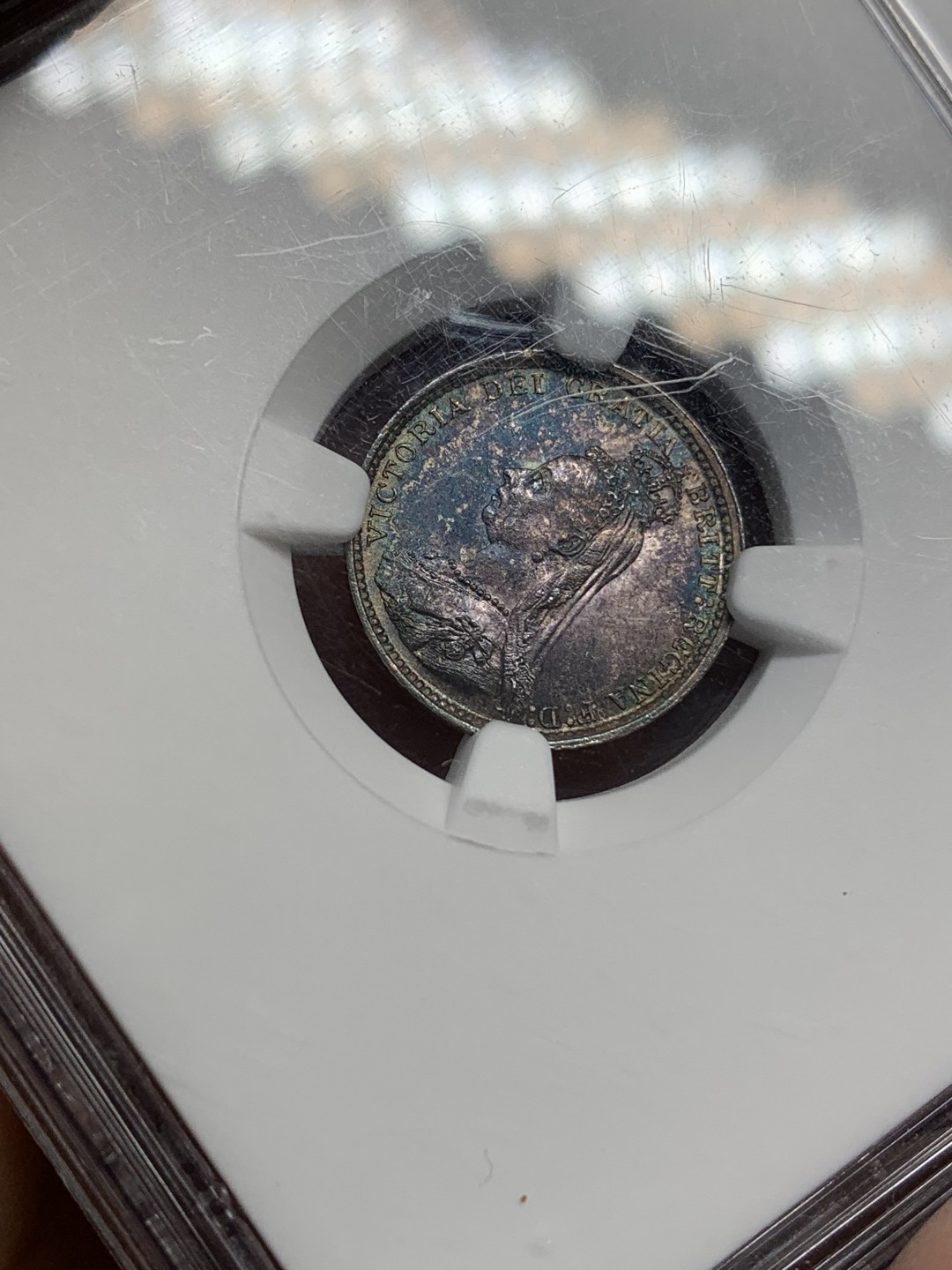 《竞宝斋》第159场-周日，周一 2场 (全场包邮) NGC-MS65 英国1887年维多利亚高冠三便士，原始彩浆，光度一流