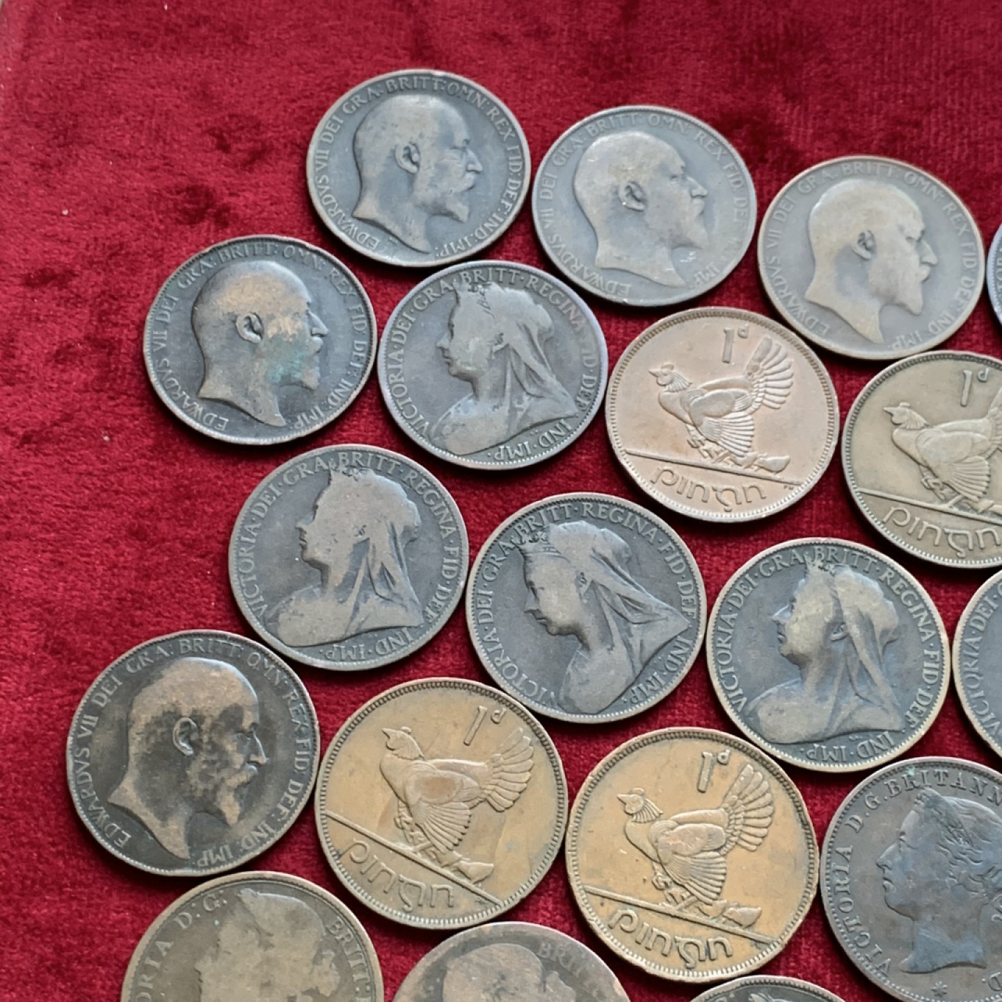 《竞宝斋》第159场-周日，周一 2场 (全场包邮) 英国维多利亚-爱七 便士23枚+半便士2枚，流通品相，醇厚巧克力铜包浆，基本无重复年份，从小维到爱七一网打尽 总计34枚