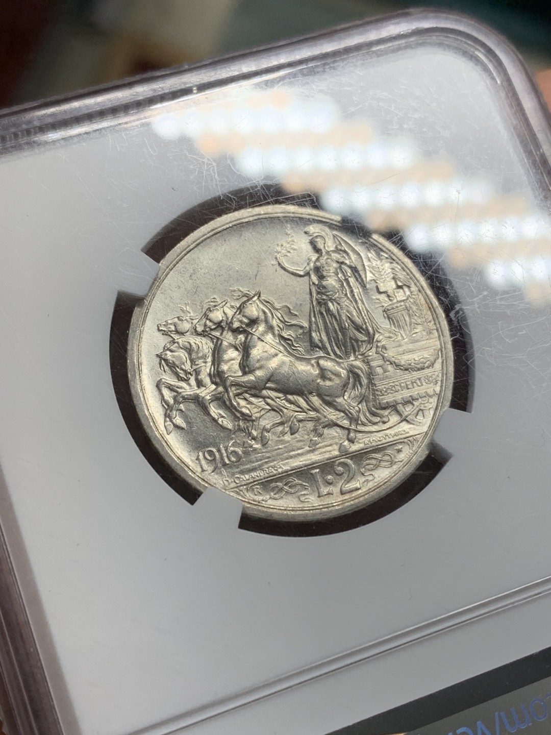 《竞宝斋》第159场-周日，周一 2场 (全场包邮) NGC-MS62 意大利 1916年 2里拉 银币 意系热门品种 经典四马拉车 略有低评