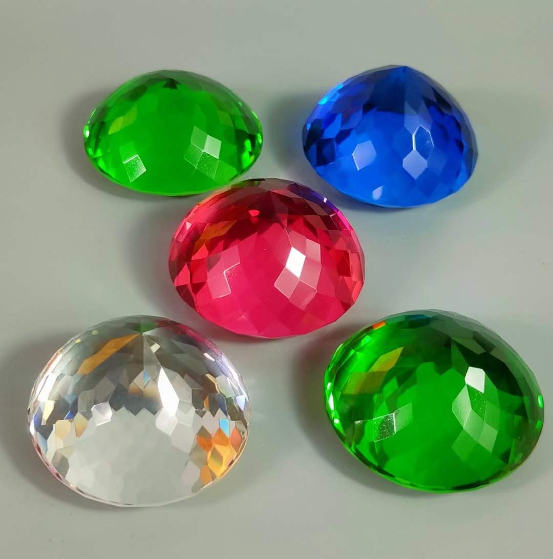 大漆楠木描金盒装钻石💎 ，晶莹剔透，光彩夺目，硬度达十！