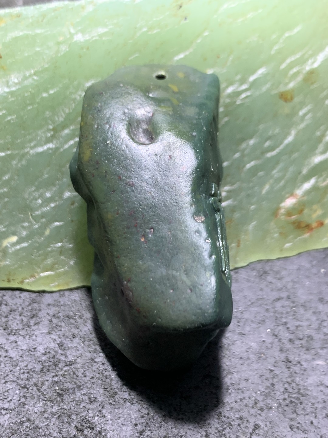 精美戈壁绿碧玉手工雕刻福字把件（吊坠)一个！