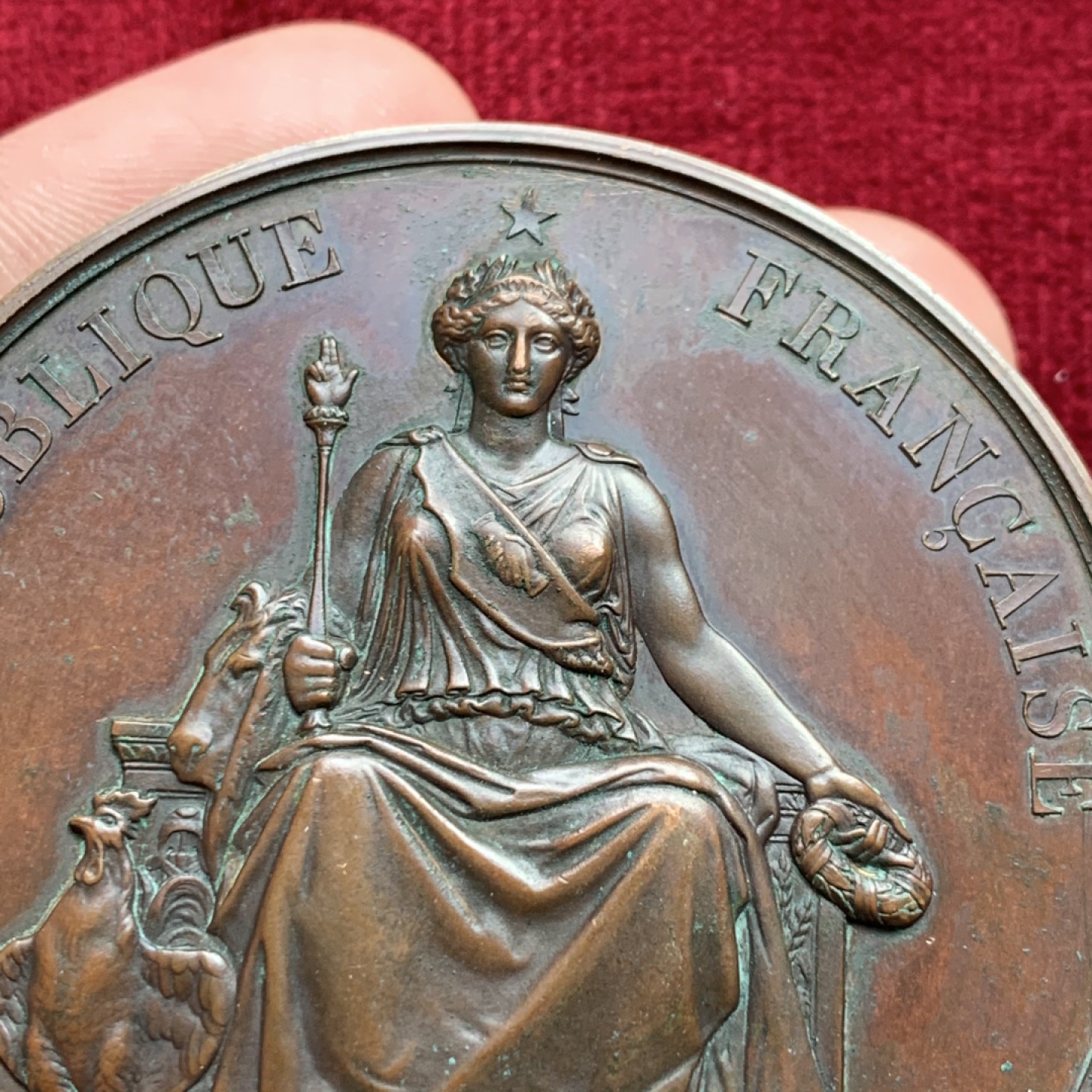 《竞宝斋》第159场-周日，周一 2场 (全场包邮) 1850年法国学院比赛奖章，直径6CM大铜章。正面智慧女神，反面刻有1850字样