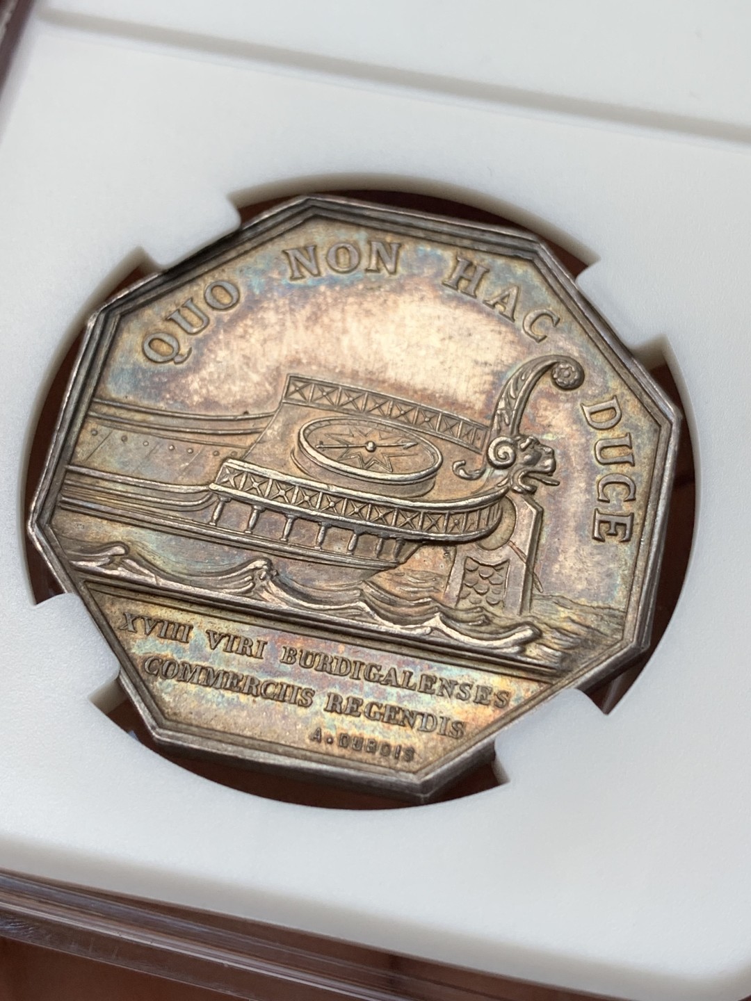 《竞宝斋》第159场-周日，周一 2场 (全场包邮) 法国八角银质代币，1860里昂储蓄银行 金色包浆，味道一流 大块头，21.03g，37mm，丰饶角边铭