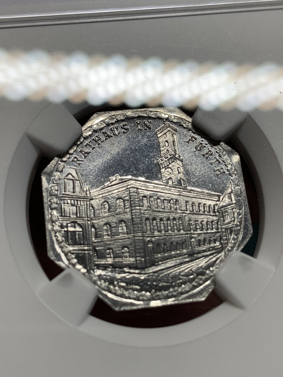 《竞宝斋》第159场-周日，周一 2场 (全场包邮) NGC-MS64 德国紧急状态时期纽伦堡币 1920年 景观不错