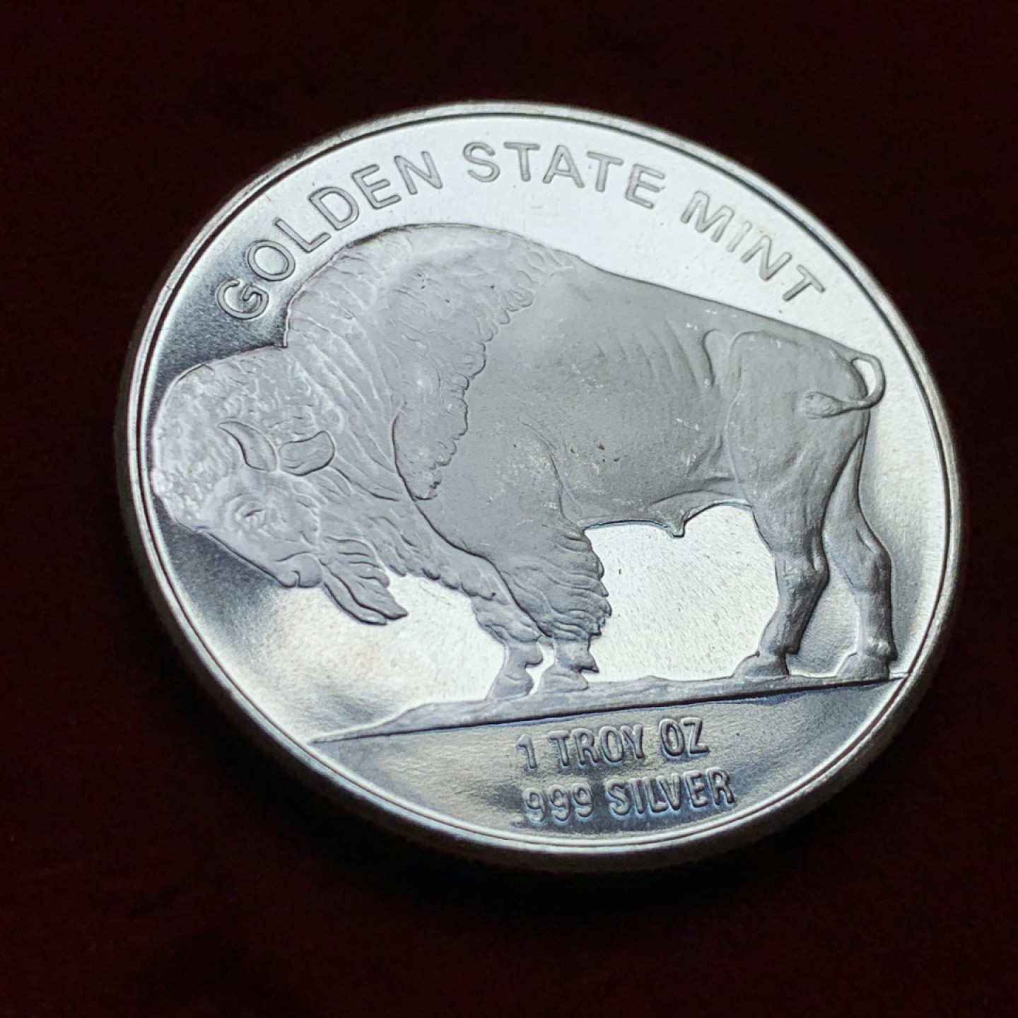 《竞宝斋》第159场-周日，周一 2场 (全场包邮) 美国 印第安人 野牛银章 1盎司31.1克 39.1mm 999银 无其它资料 材质保证