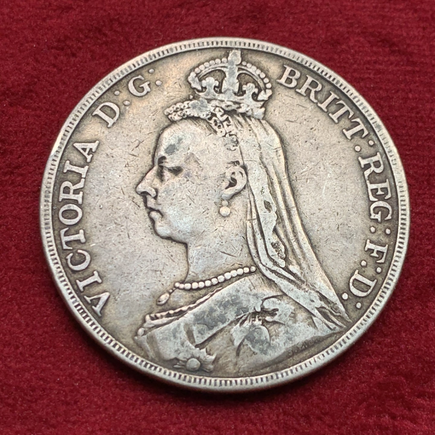 《竞宝斋》第159场-周日，周一 2场 (全场包邮) 英国1889年维多利亚 高冠马剑克朗大银币，流通品相老包浆