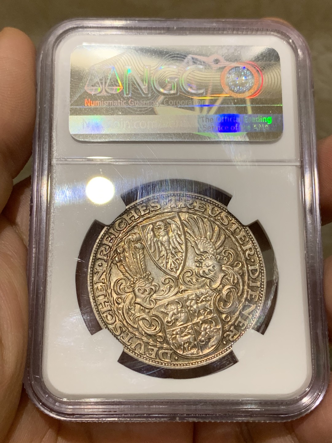 《竞宝斋》第159场-周日，周一 2场 (全场包邮) NGC-MS63 德国 1927D年 兴登堡80大寿银币蓝紫彩镜面光 5马克币型章 哥茨作品