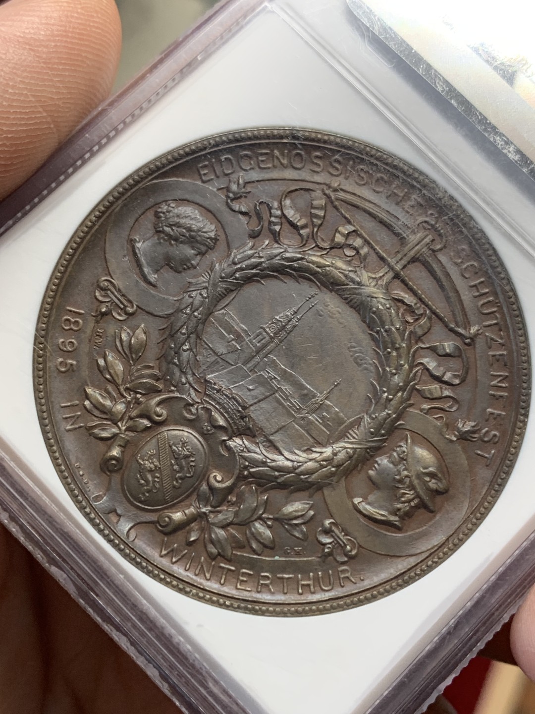 《竞宝斋》第159场-周日，周一 2场 (全场包邮) NGC-MS62 1895年 瑞士温图尔特射击节铜章 45mm满盒大铜，手感厚重。刻画精美的拿花女神