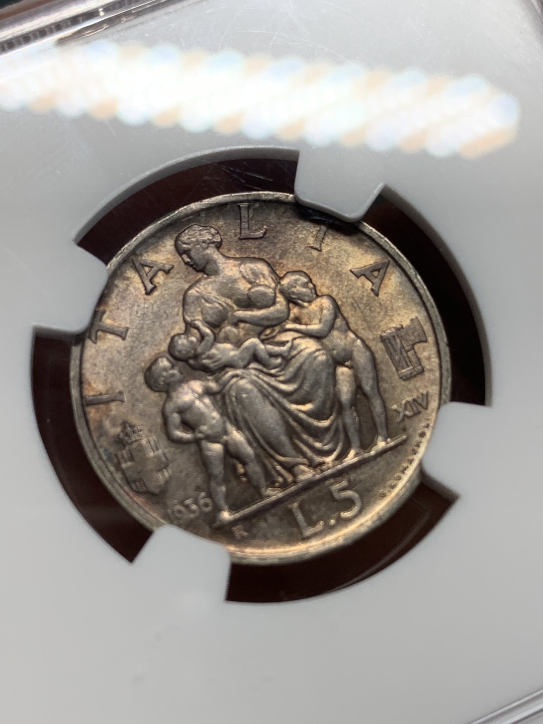 《竞宝斋》第159场-周日，周一 2场 (全场包邮) NGC AU58 意大利1936年5里拉银币 圣母抱子 金彩很漂亮全转光品相 低评了