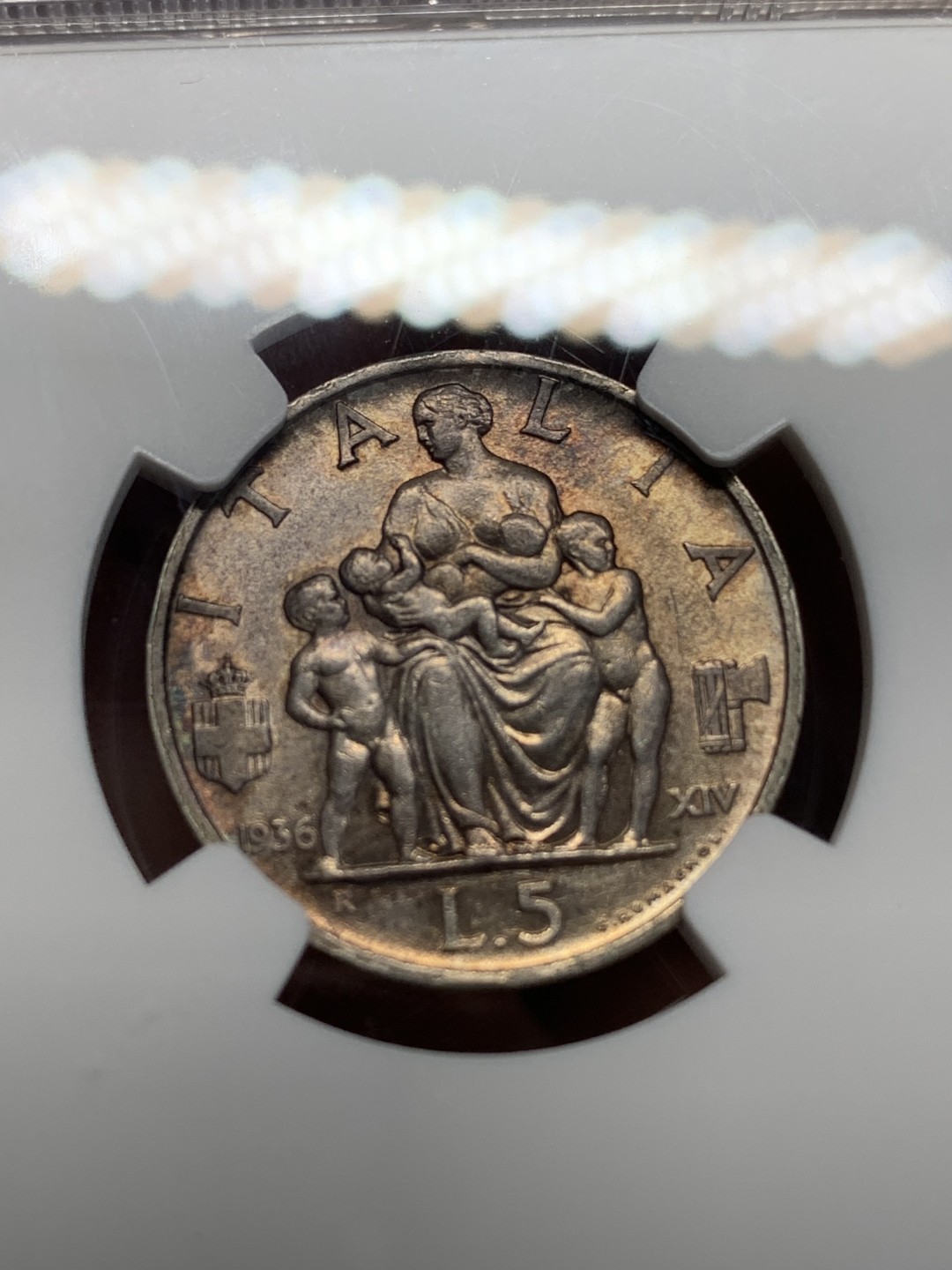 《竞宝斋》第159场-周日，周一 2场 (全场包邮) NGC AU58 意大利1936年5里拉银币 圣母抱子 金彩很漂亮全转光品相 低评了