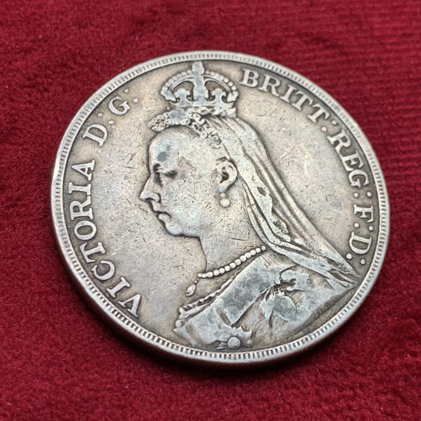 《竞宝斋》第159场-周日，周一 2场 (全场包邮) 英国1889年维多利亚 高冠马剑克朗大银币，流通品相老包浆