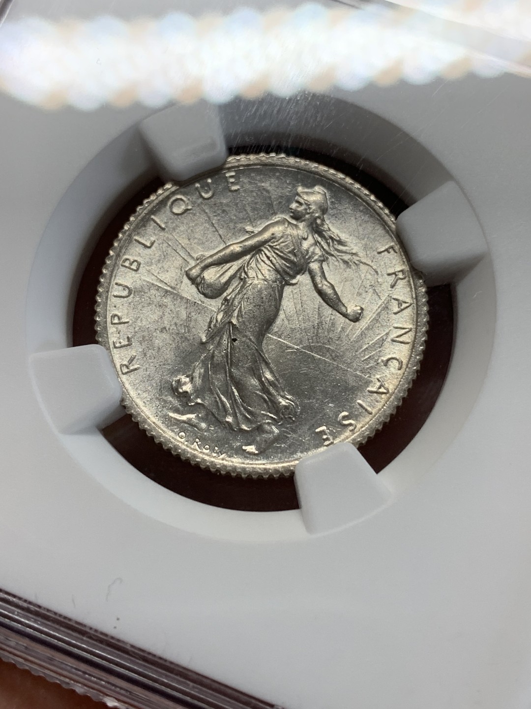 《竞宝斋》第159场-周日，周一 2场 (全场包邮) NGC-MS61 法国1917年 播种女神1法郎银币 感觉低评