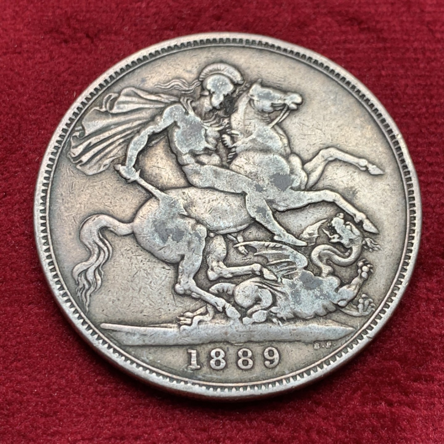 《竞宝斋》第159场-周日，周一 2场 (全场包邮) 英国1889年维多利亚 高冠马剑克朗大银币，流通品相老包浆