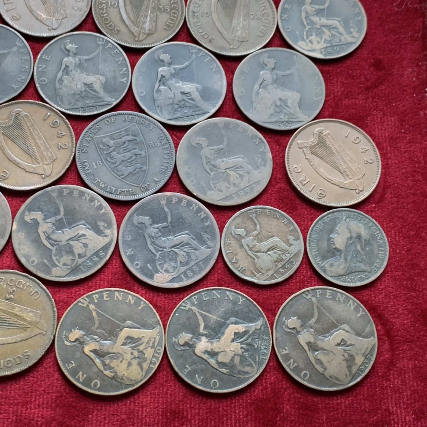 《竞宝斋》第159场-周日，周一 2场 (全场包邮) 英国维多利亚-爱七 便士23枚+半便士2枚，流通品相，醇厚巧克力铜包浆，基本无重复年份，从小维到爱七一网打尽 总计34枚