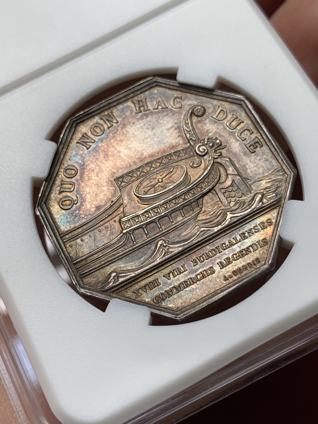 《竞宝斋》第159场-周日，周一 2场 (全场包邮) 法国八角银质代币，1860里昂储蓄银行 金色包浆，味道一流 大块头，21.03g，37mm，丰饶角边铭