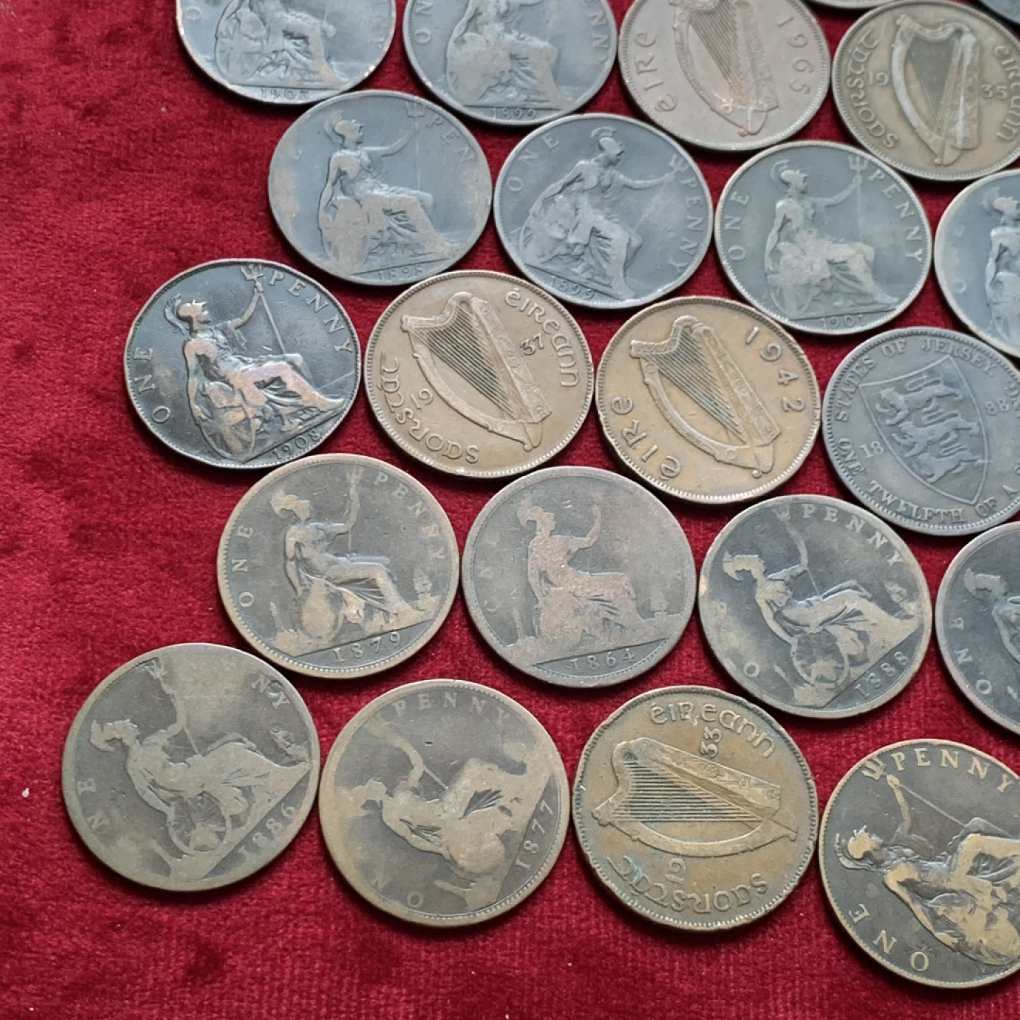 《竞宝斋》第159场-周日，周一 2场 (全场包邮) 英国维多利亚-爱七 便士23枚+半便士2枚，流通品相，醇厚巧克力铜包浆，基本无重复年份，从小维到爱七一网打尽 总计34枚