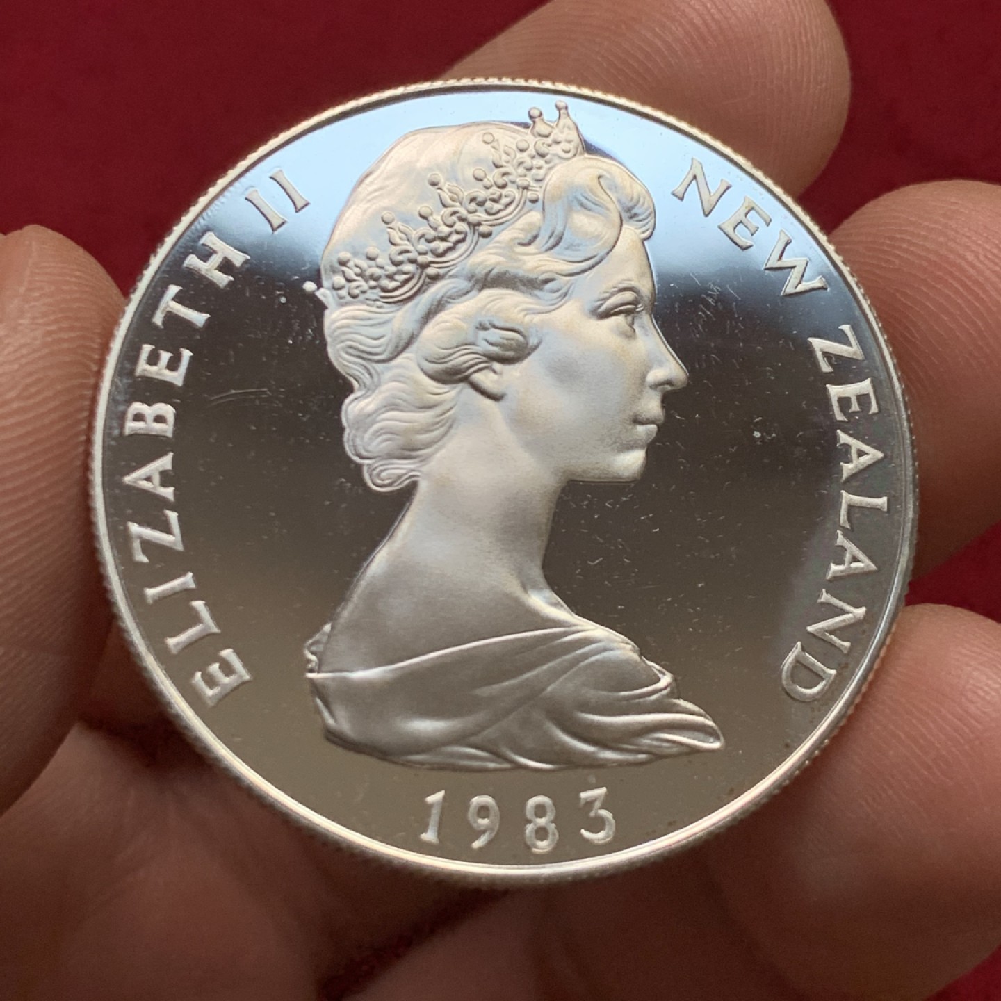 《竞宝斋》第159场-周日，周一 2场 (全场包邮) 新西兰1983年1元精制纪念银币，货币发行50周年，币中币造型，克朗型27克925银
