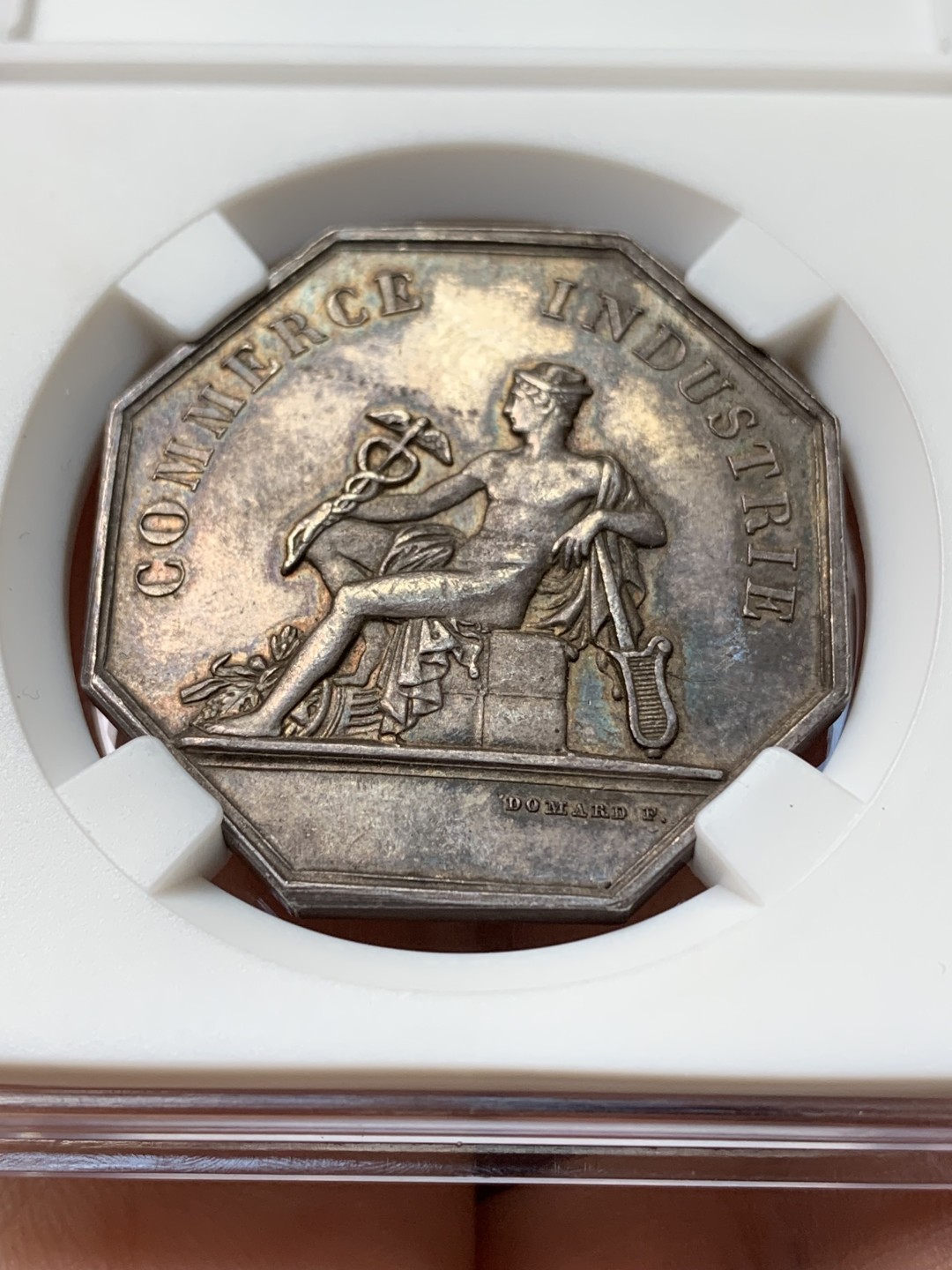 《竞宝斋》第159场-周日，周一 2场 (全场包邮) 法国八角银质代币，1860里昂储蓄银行 金色包浆，味道一流 大块头，21.03g，37mm，丰饶角边铭