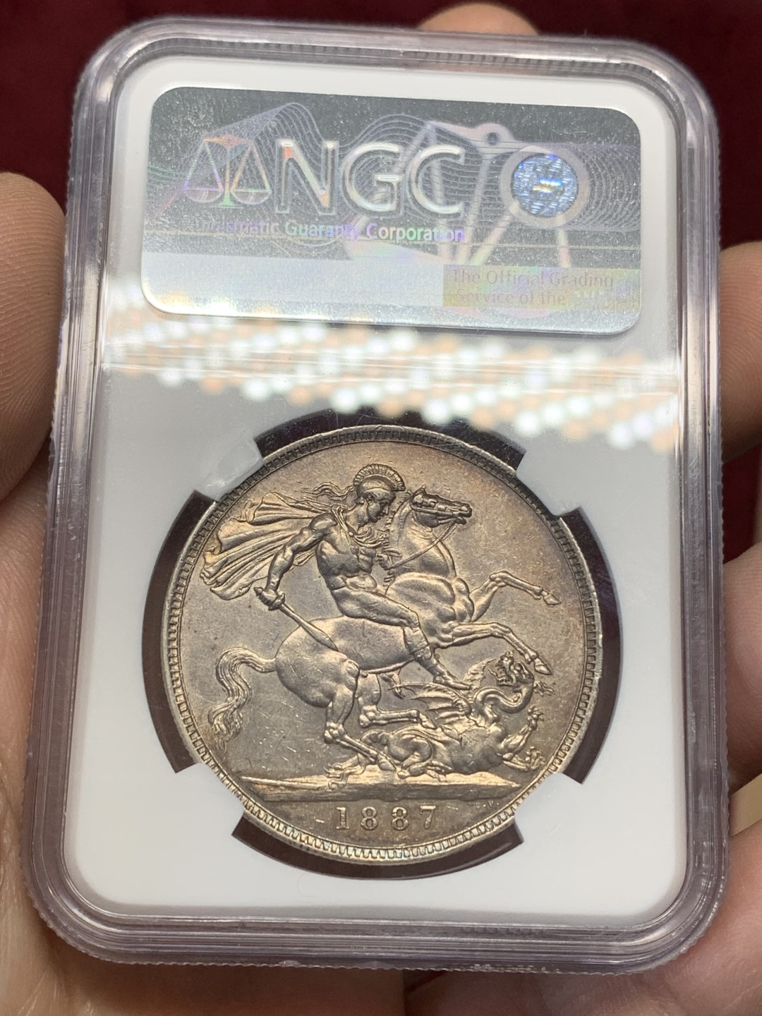 《竞宝斋》第159场-周日，周一 2场 (全场包邮) NGC-AU55 英国 1887年 1克朗 马剑图案经典，包浆带五彩。明显低评