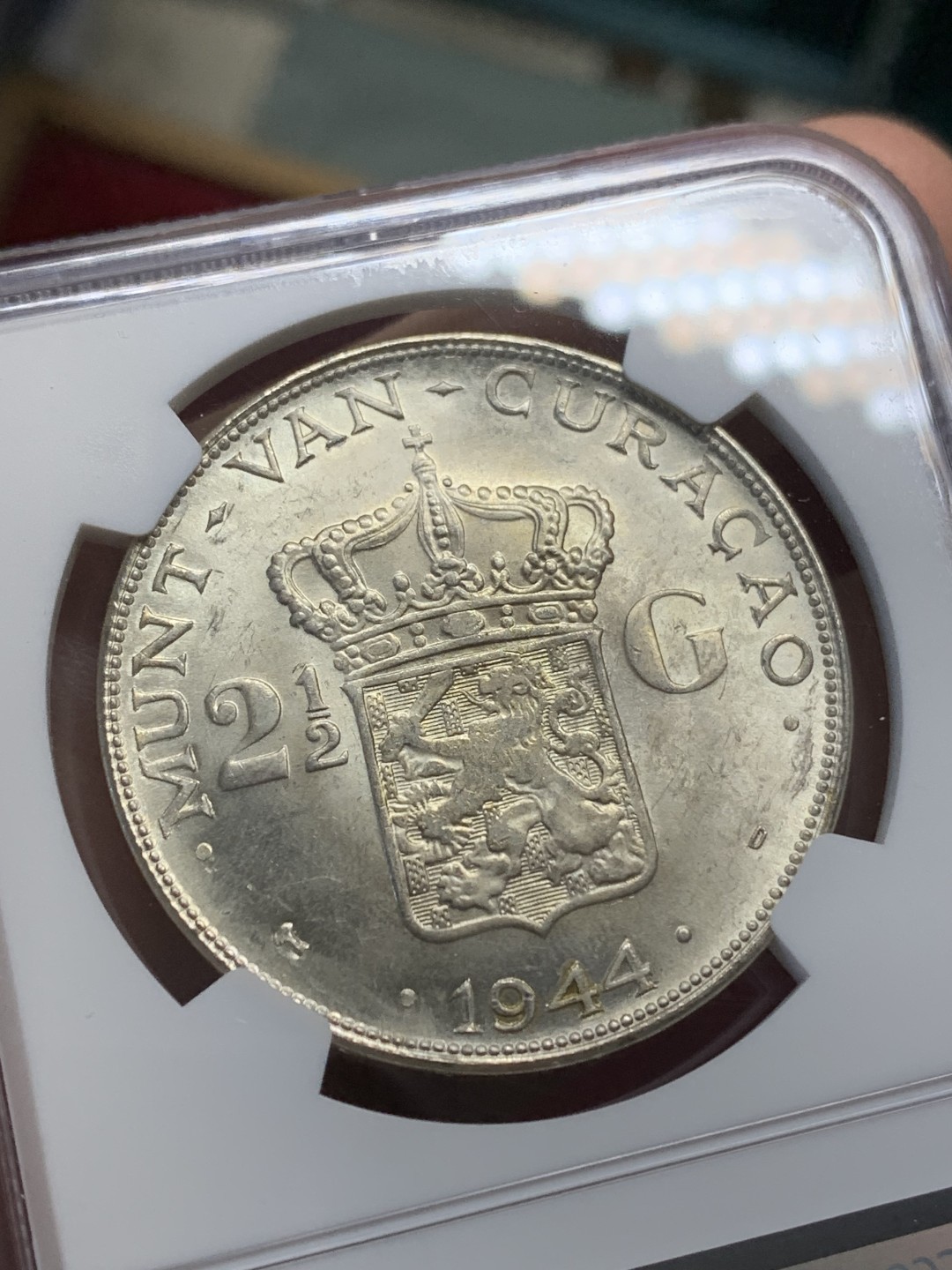 《竞宝斋》第159场-周日，周一 2场 (全场包邮) NGC-MS63 荷属库拉索1944年 威廉米娜女王 2.5盾大银币 顶级原光好品