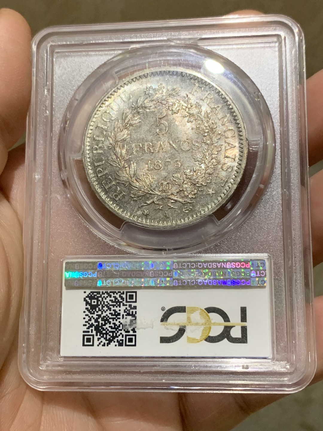 《竞宝斋》第159场-周日，周一 2场 (全场包邮) PCGS-MS64 法国 1873 大力神5法郎大银币。转光流畅的一颗，底板丝滑。老欧洲包浆，背面绚彩，盒子背面小磕