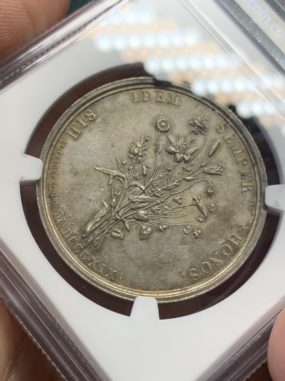 《竞宝斋》第159场-周日，周一 2场 (全场包邮) NGC-MS62 法国图卢兹1819年花卉文学节银质奖章，名家设计，女神及花卉优美典雅，淡灰彩浆，镜面感强，维克多雨果曾于1817年获该奖