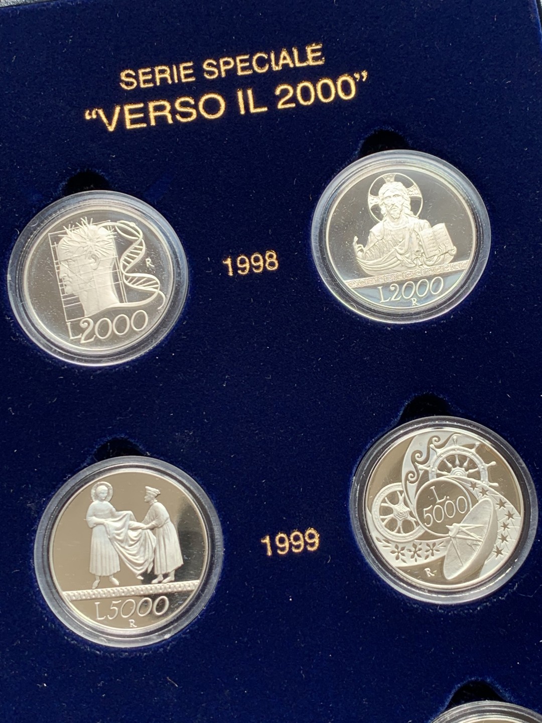 《竞宝斋》第159场-周日，周一 2场 (全场包邮) 意大利  1998-2000  精制套币  含获奖币  发行7000  盒证全