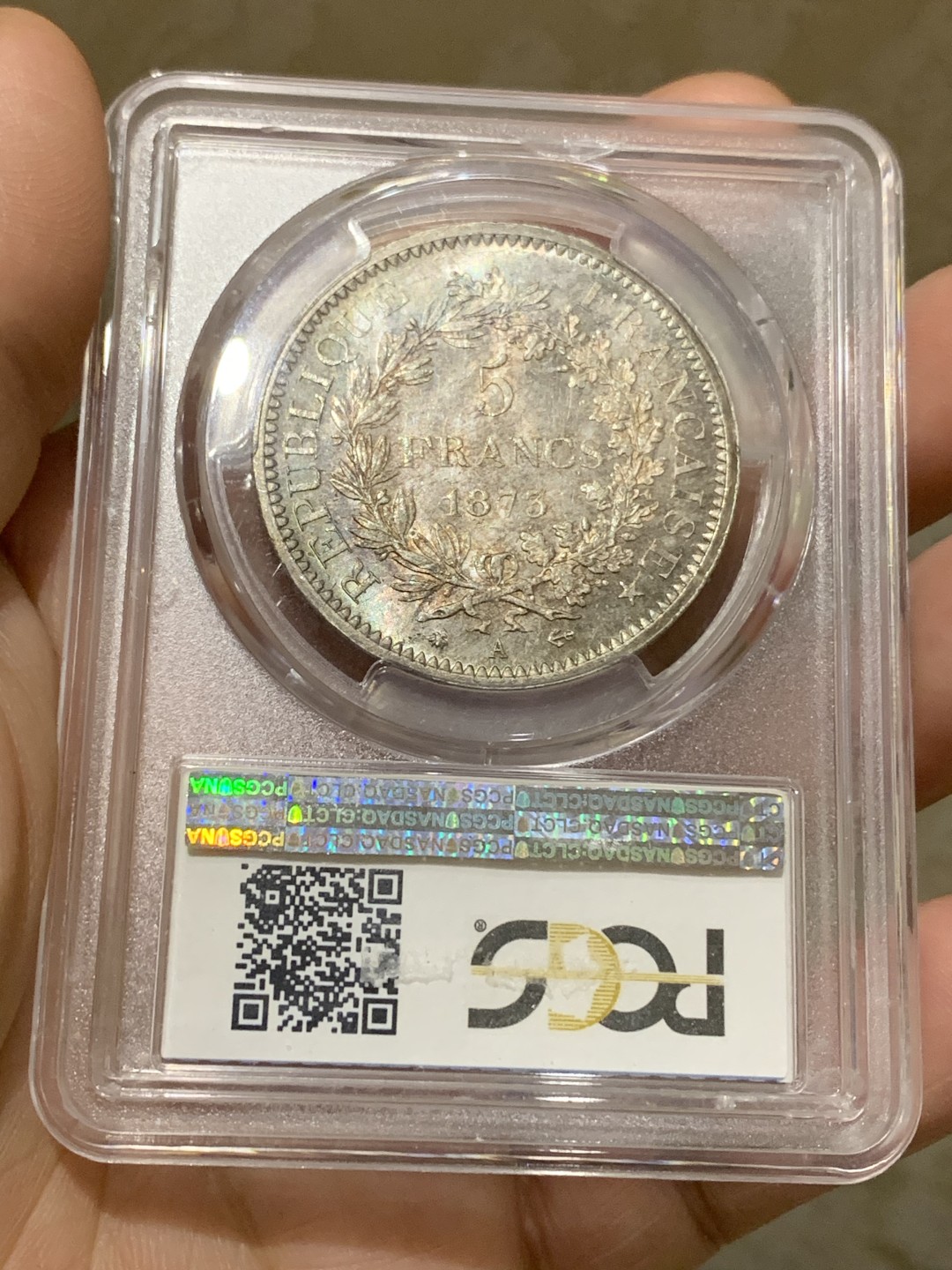《竞宝斋》第159场-周日，周一 2场 (全场包邮) PCGS-MS64 法国 1873 大力神5法郎大银币。转光流畅的一颗，底板丝滑。老欧洲包浆，背面绚彩，盒子背面小磕