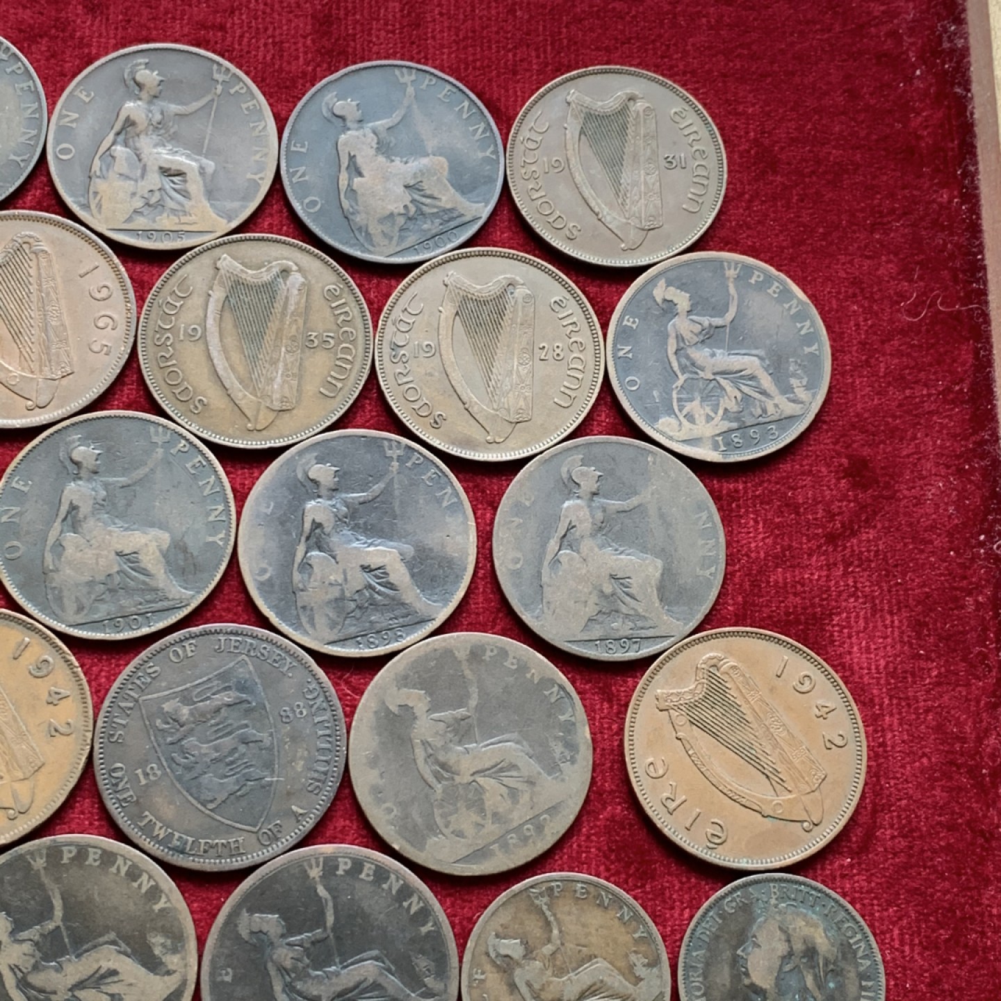 《竞宝斋》第159场-周日，周一 2场 (全场包邮) 英国维多利亚-爱七 便士23枚+半便士2枚，流通品相，醇厚巧克力铜包浆，基本无重复年份，从小维到爱七一网打尽 总计34枚