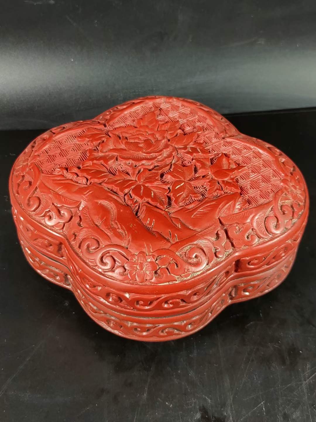 漆器盒装陨石吊坠。