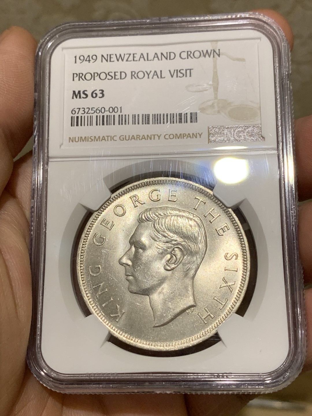 《竞宝斋》第159场-周日，周一 2场 (全场包邮) NGC MS63 新西兰 1949 乔六克朗大银币，背面新西兰国花银蕨，全转光品相