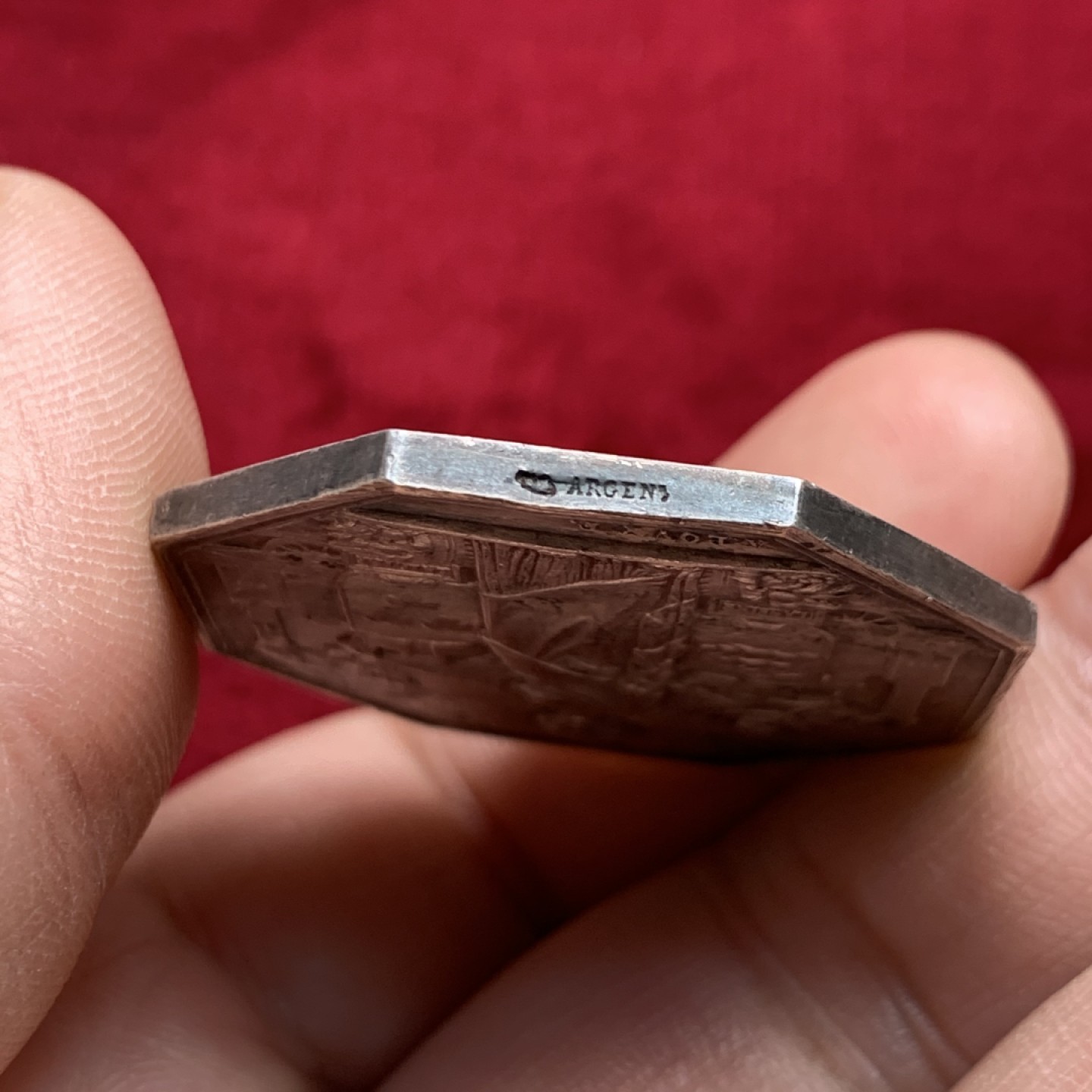 《竞宝斋》第159场-周日，周一 2场 (全场包邮) 法国 1880-1898 巴黎奥尔良铁路 银质八角代币 细节好 对角39mm对边37mm 23.40g 边铭丰饶角argent