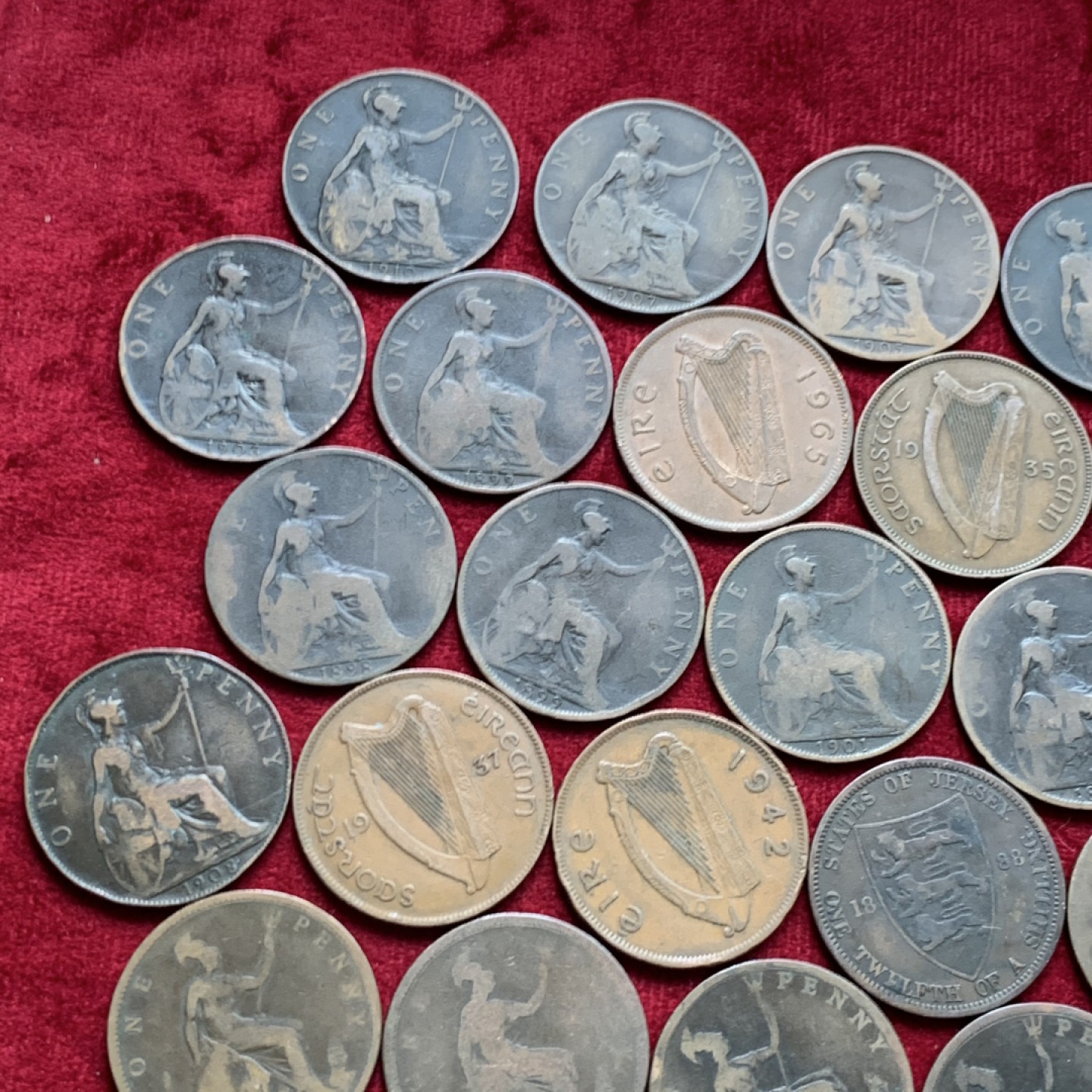 《竞宝斋》第159场-周日，周一 2场 (全场包邮) 英国维多利亚-爱七 便士23枚+半便士2枚，流通品相，醇厚巧克力铜包浆，基本无重复年份，从小维到爱七一网打尽 总计34枚