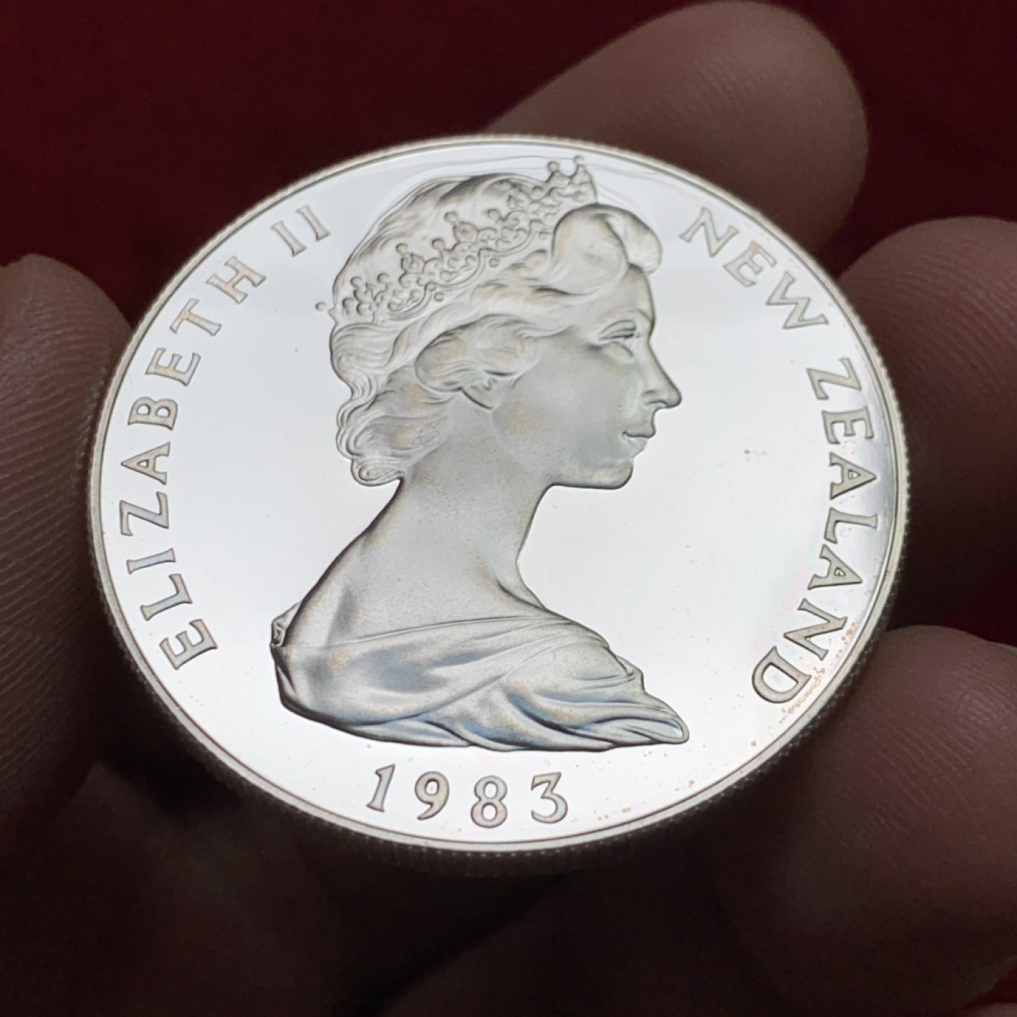 《竞宝斋》第159场-周日，周一 2场 (全场包邮) 新西兰1983年1元精制纪念银币，货币发行50周年，币中币造型，克朗型27克925银
