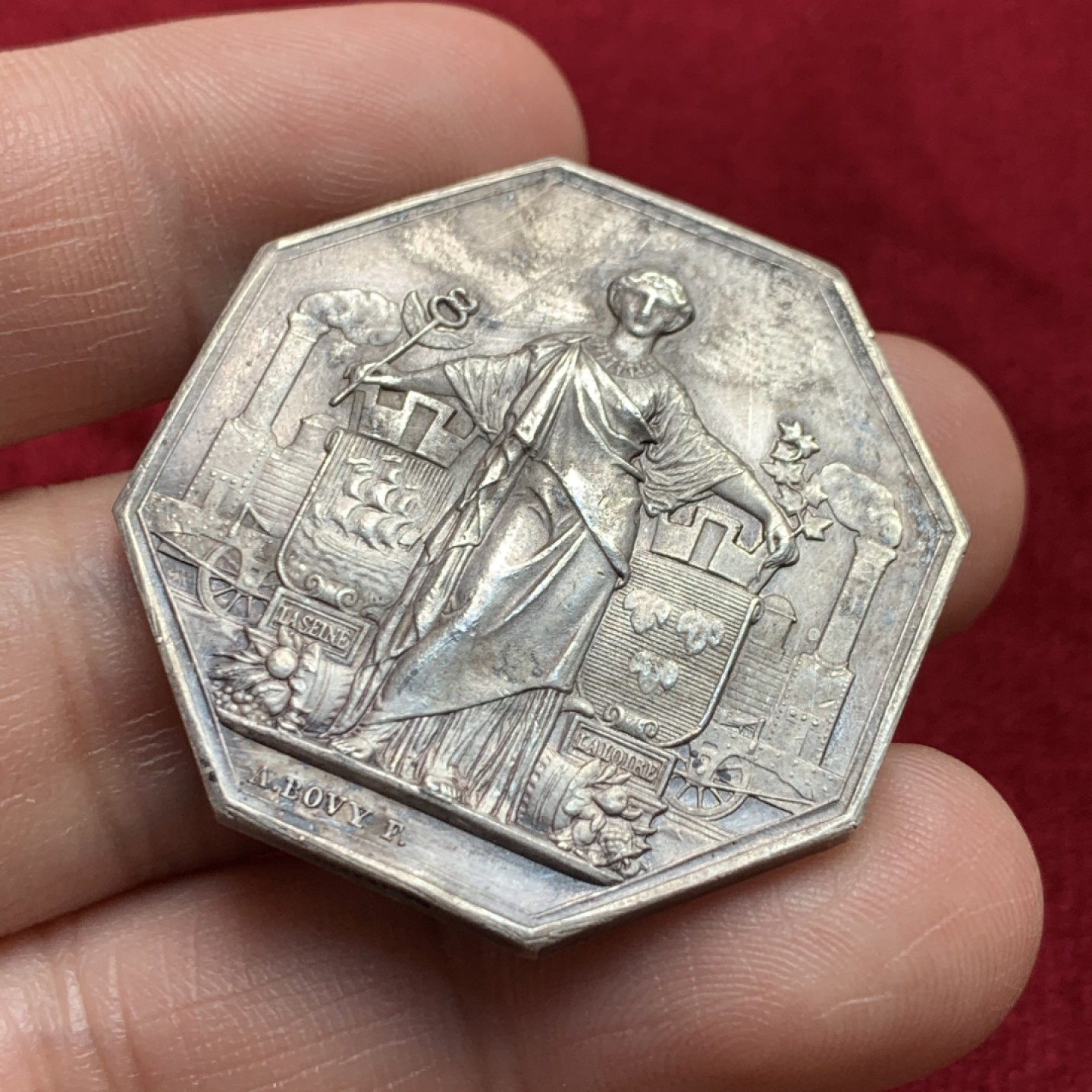 《竞宝斋》第159场-周日，周一 2场 (全场包邮) 法国 1880-1898 巴黎奥尔良铁路 银质八角代币 细节好 对角39mm对边37mm 23.40g 边铭丰饶角argent