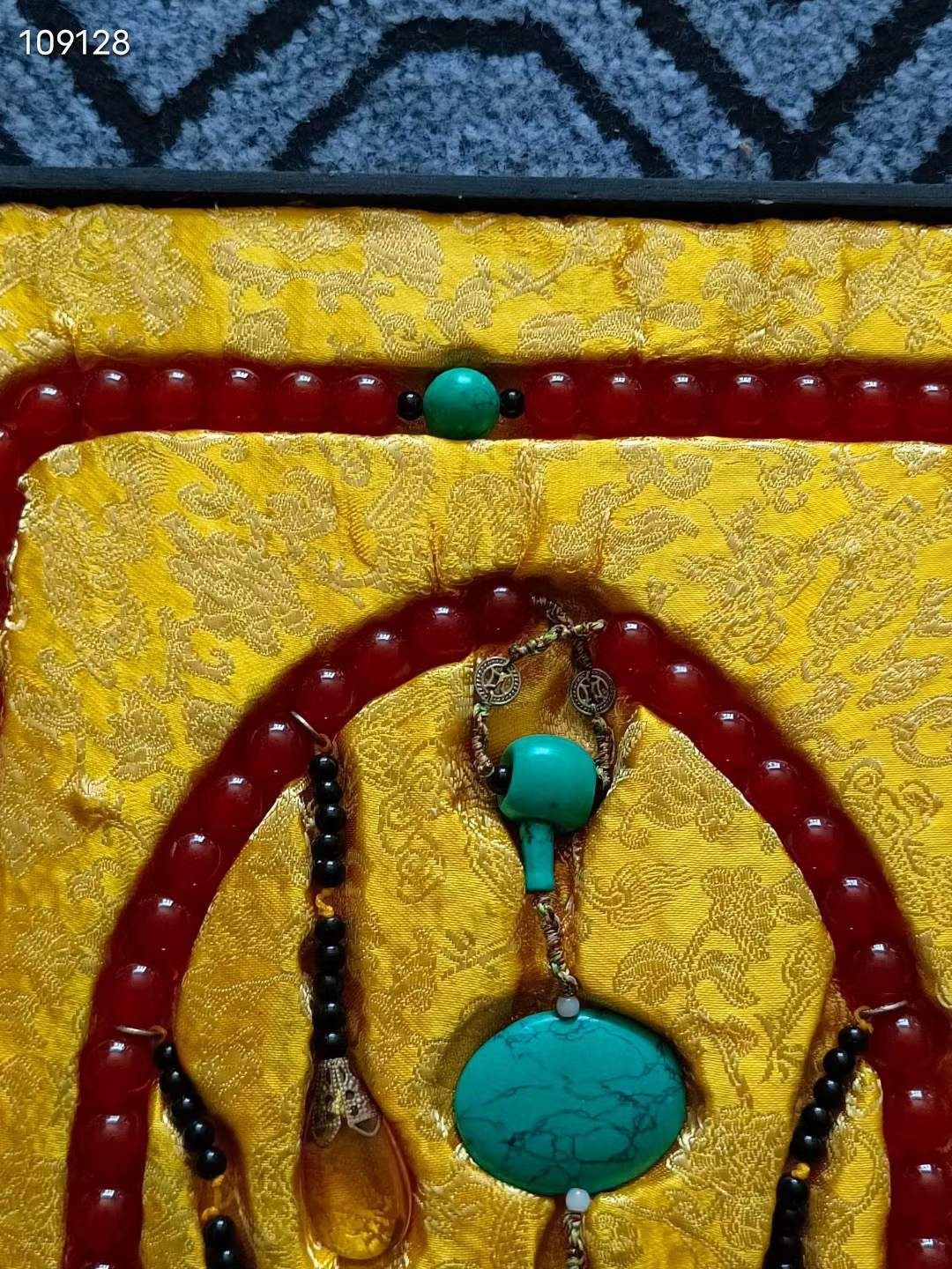 玛瑙朝珠，细节如图 玛瑙朝珠，细节如图