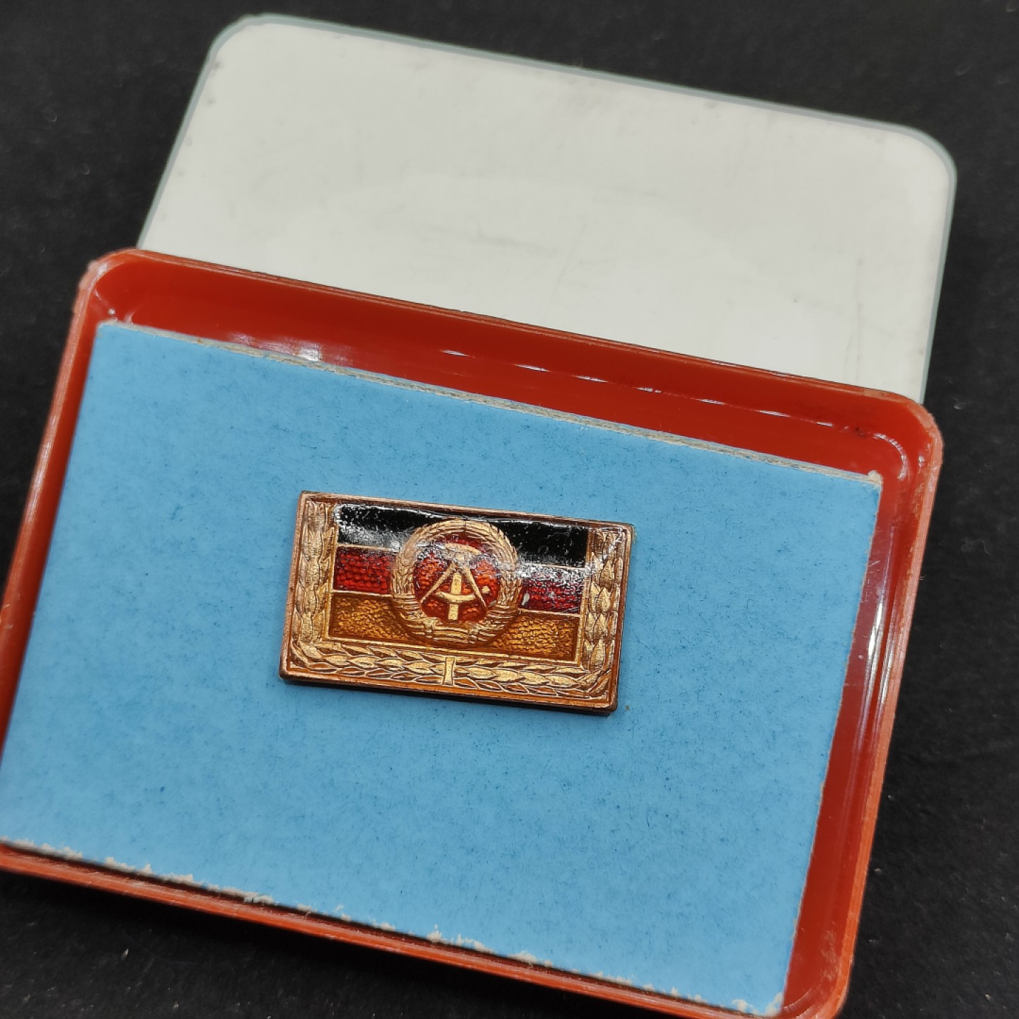 全场0元起拍 第51期 咸鱼国勋章拍卖专场 4月30日（周日）下午6：00开始 东德集体劳动积极荣誉称号奖章五次获得略