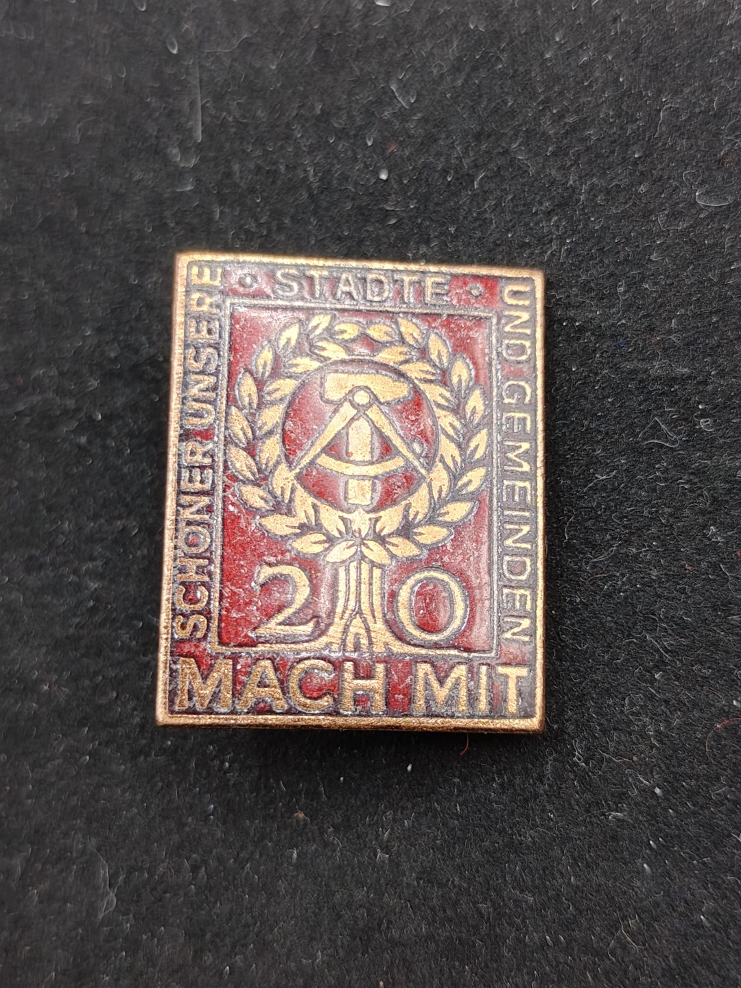 全场0元起拍 第51期 咸鱼国勋章拍卖专场 4月30日（周日）下午6：00开始 东德城市建设功勋珐琅奖章