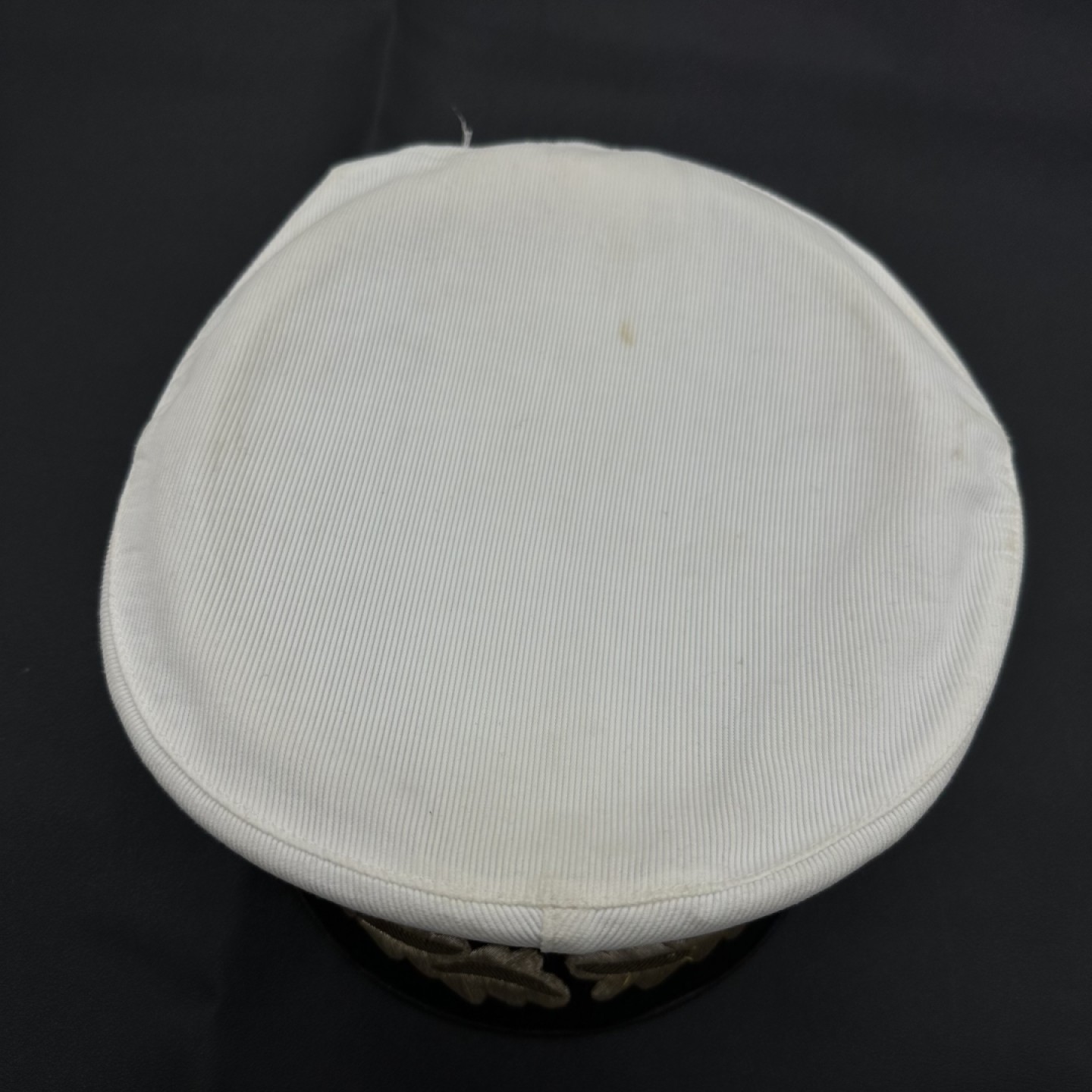 勋章奖章交易所，4月30日拍卖 英国皇家海军校官军帽，57cm码