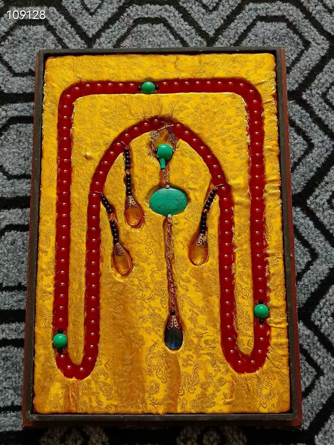 玛瑙朝珠，细节如图 玛瑙朝珠，细节如图