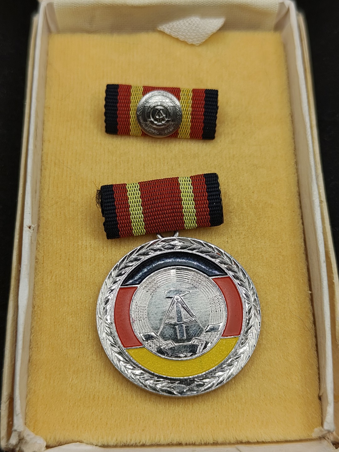 全场0元起拍 第51期 咸鱼国勋章拍卖专场 4月30日（周日）下午6：00开始 德意志民主共和国国家功勋奖章