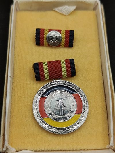 全场0元起拍 第51期 咸鱼国勋章拍卖专场 4月30日（周日）下午6：00开始 - 德意志民主共和国国家功勋奖章