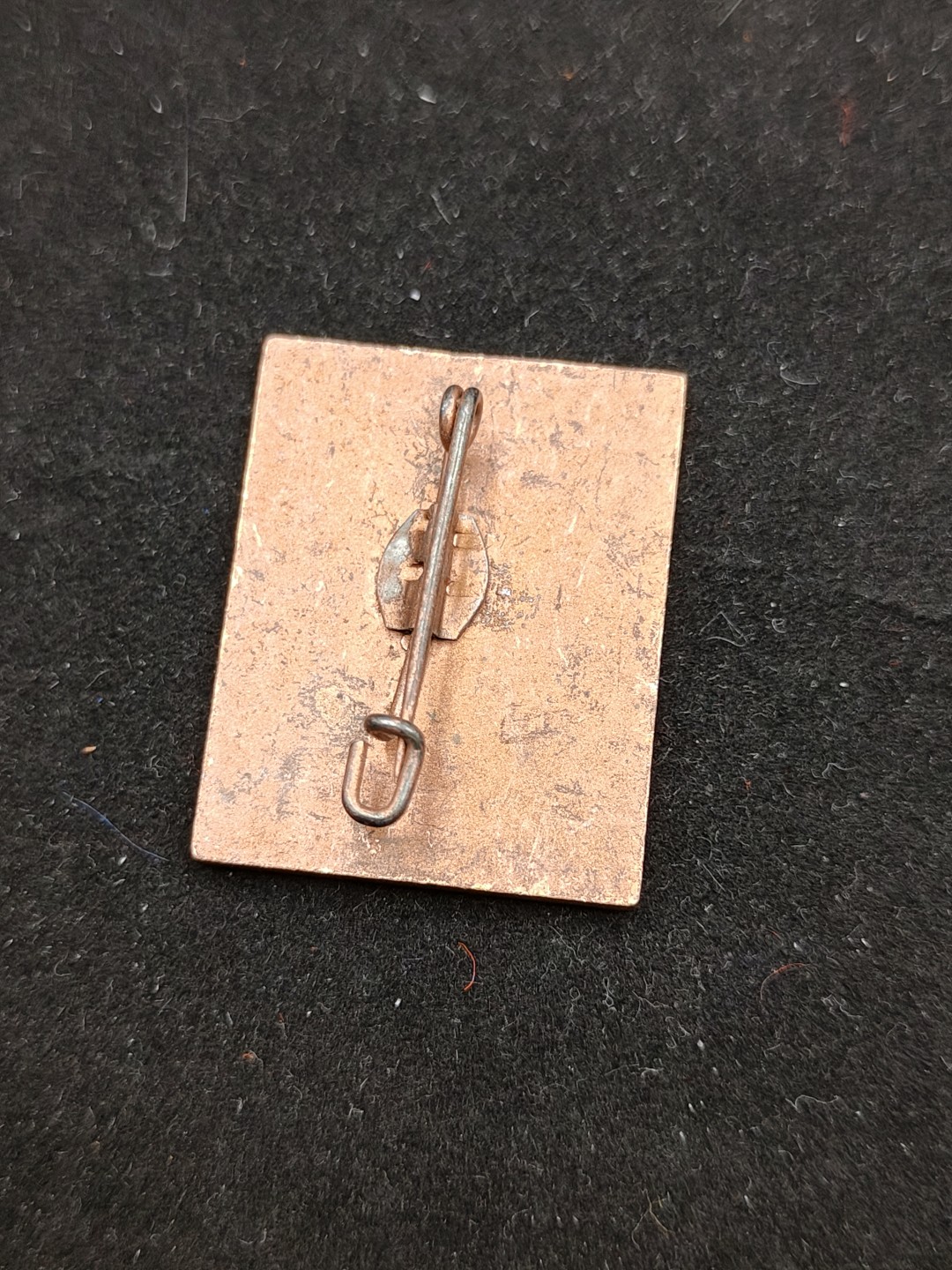 全场0元起拍 第51期 咸鱼国勋章拍卖专场 4月30日（周日）下午6：00开始 东德城市建设功勋珐琅奖章