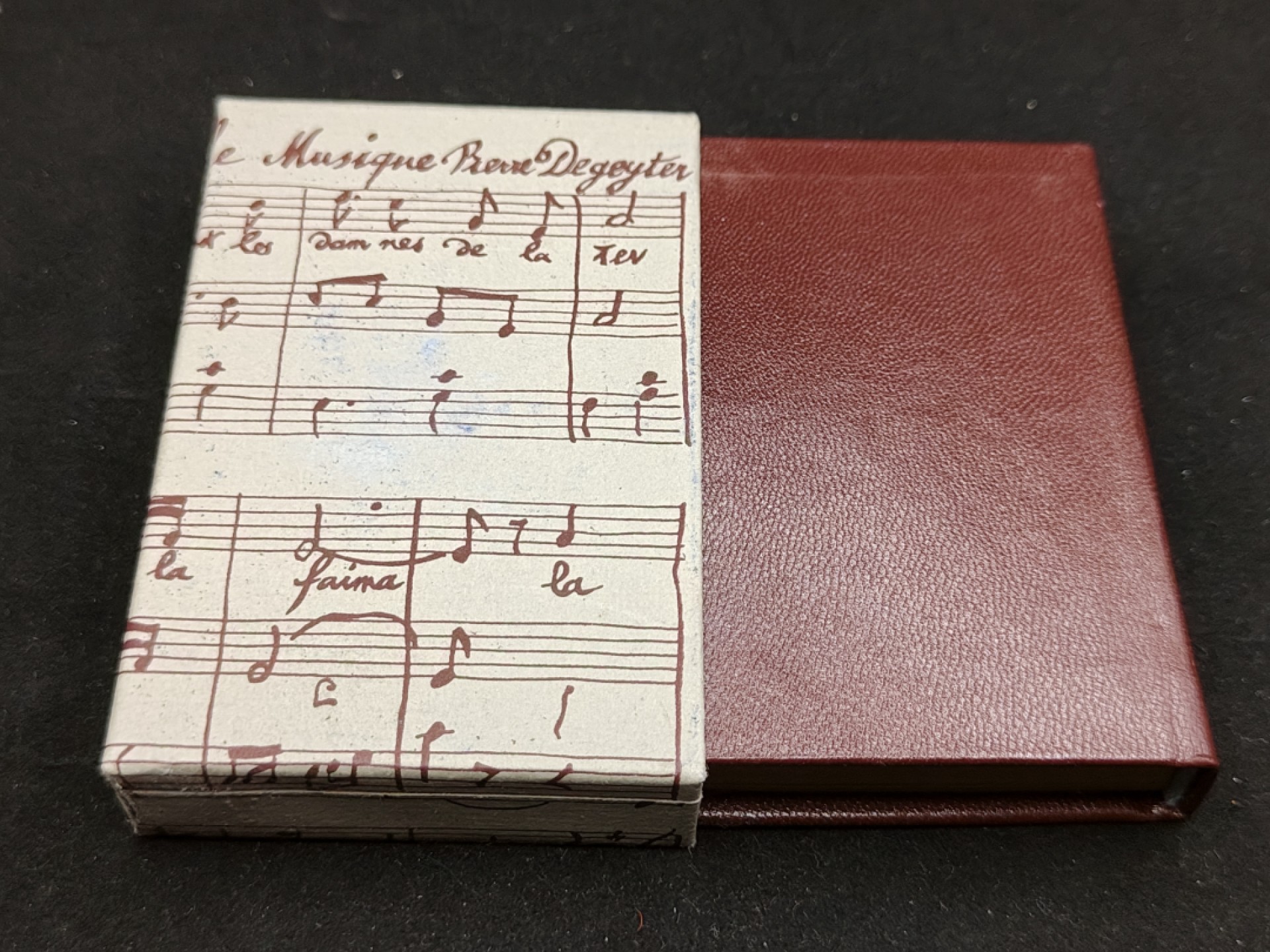 全场0元起拍 第51期 咸鱼国勋章拍卖专场 4月30日（周日）下午6：00开始 东德袖珍书