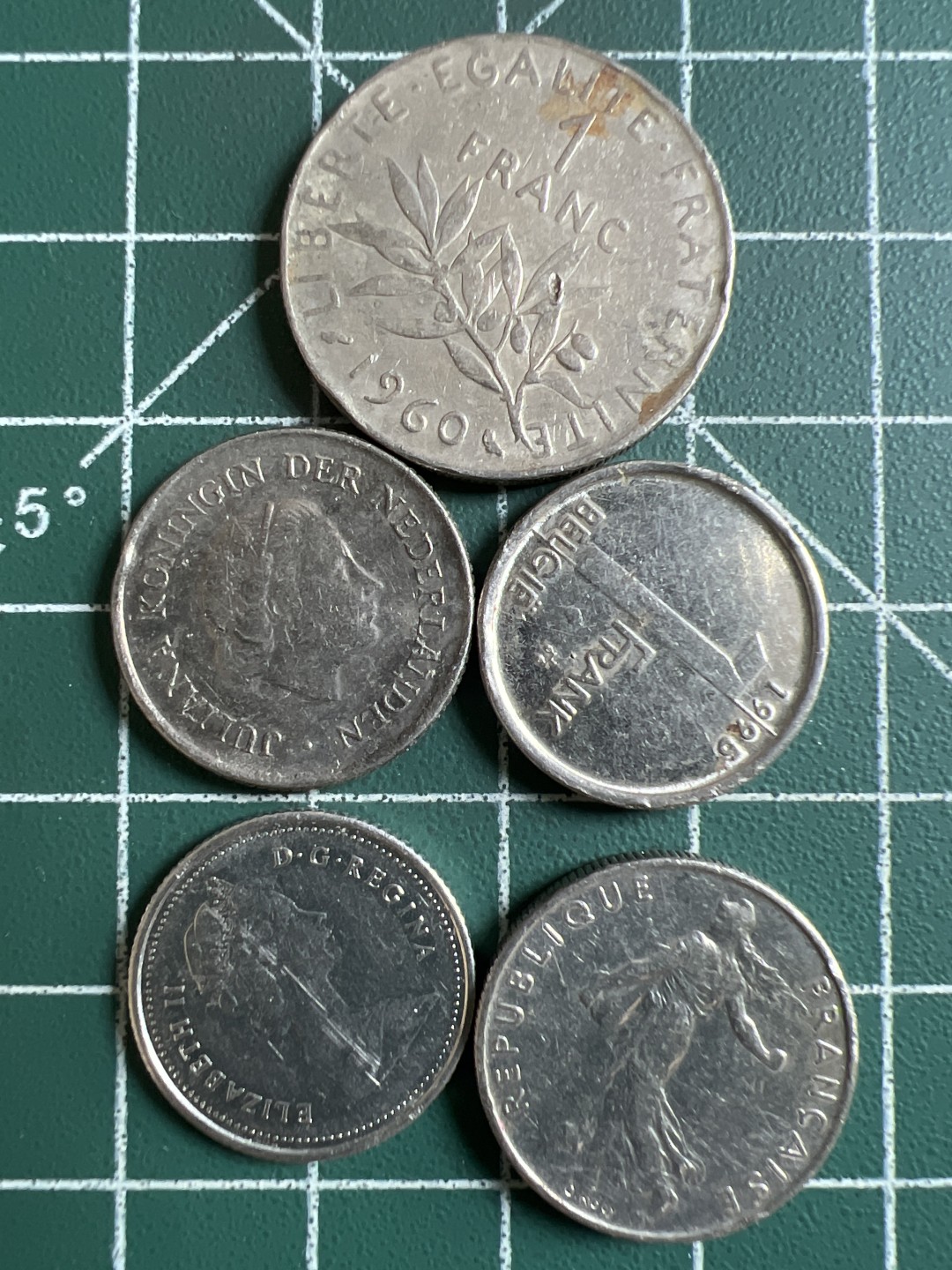 泡泡堂第296期  世界硬币 （无押金，捡漏，全场20包邮，偏远地区除外，接收代拍业务） 硬币一组