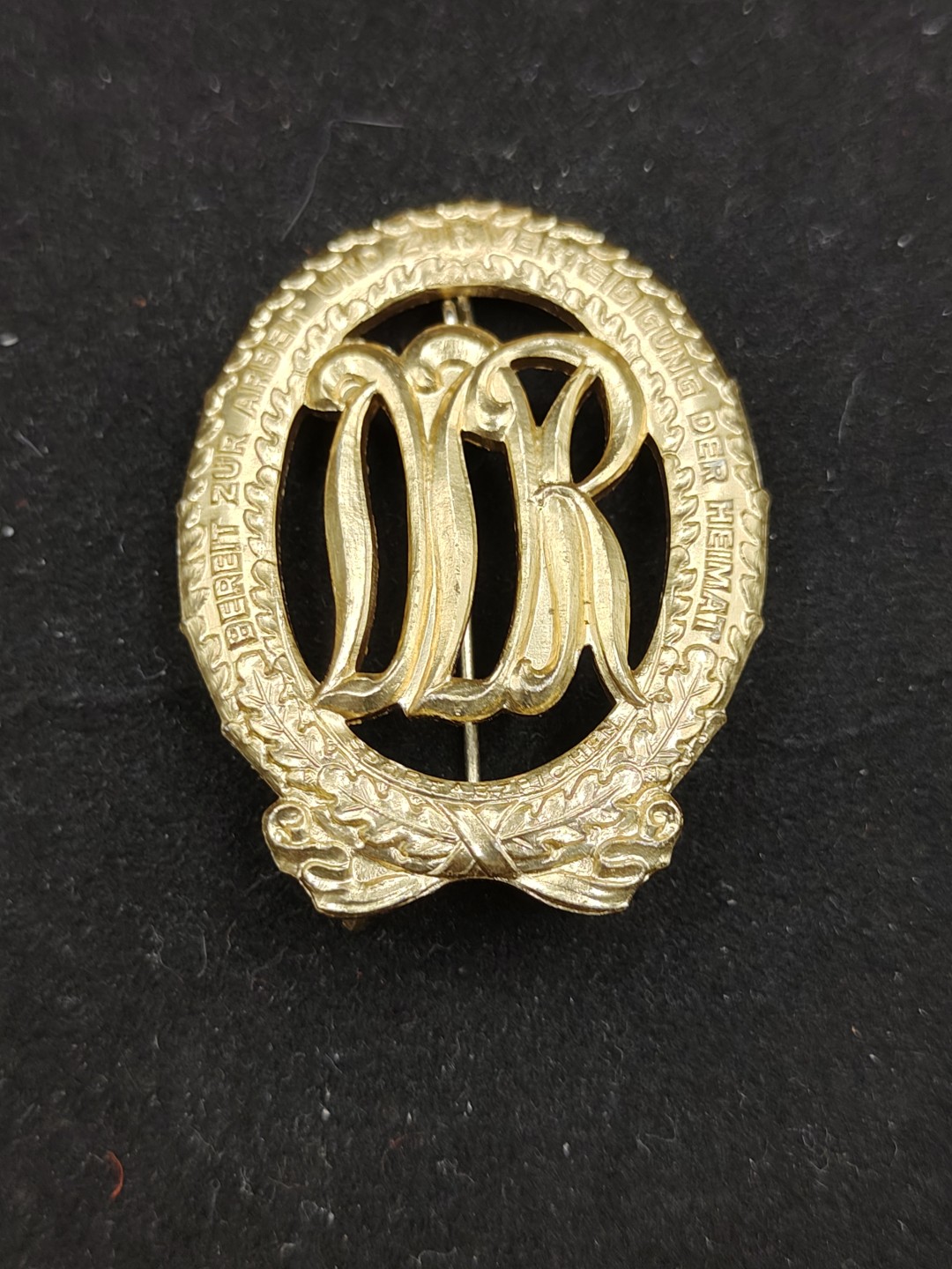 全场0元起拍 第51期 咸鱼国勋章拍卖专场 4月30日（周日）下午6：00开始 东德金级体能章