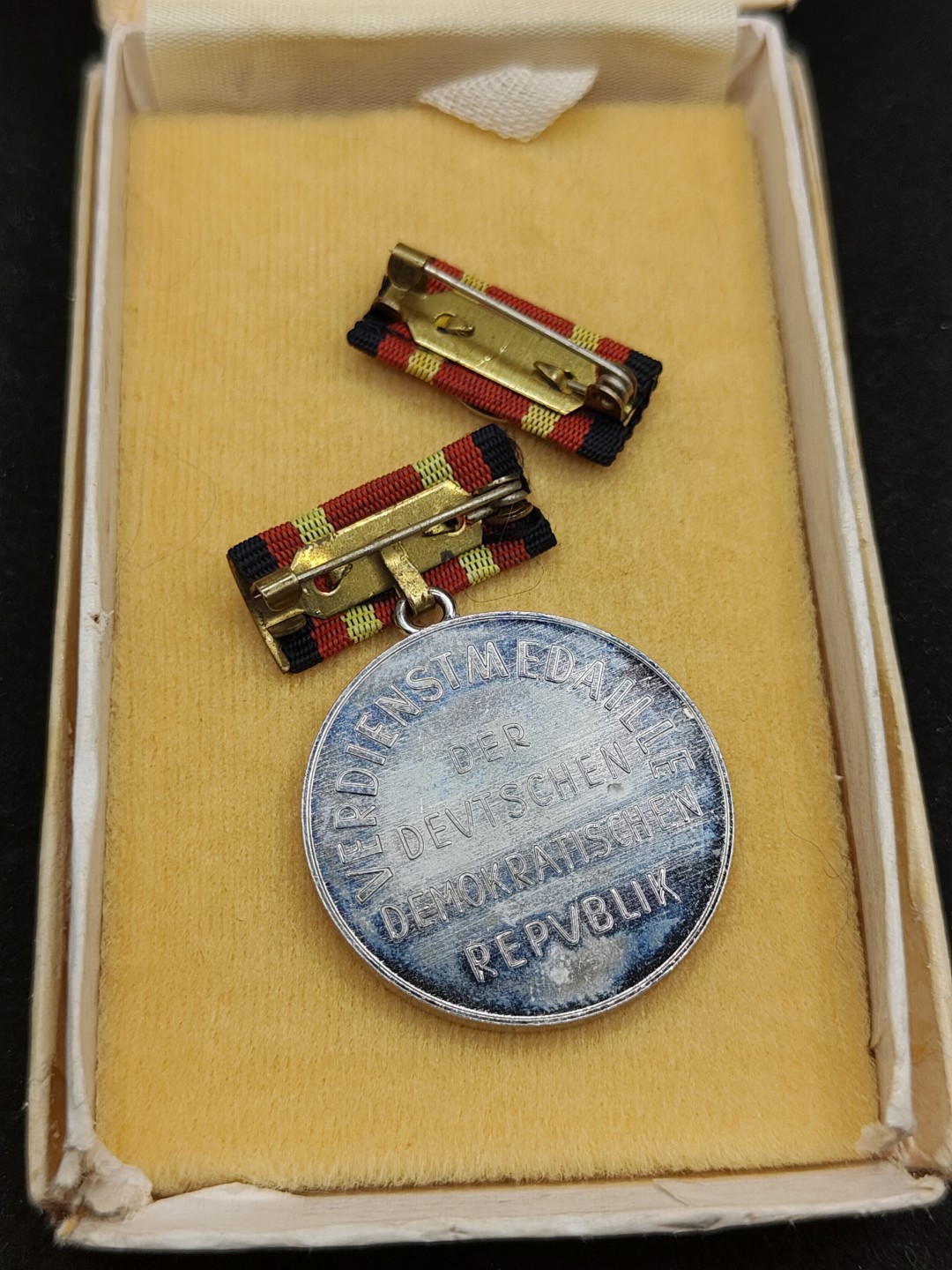 全场0元起拍 第51期 咸鱼国勋章拍卖专场 4月30日（周日）下午6：00开始 德意志民主共和国国家功勋奖章