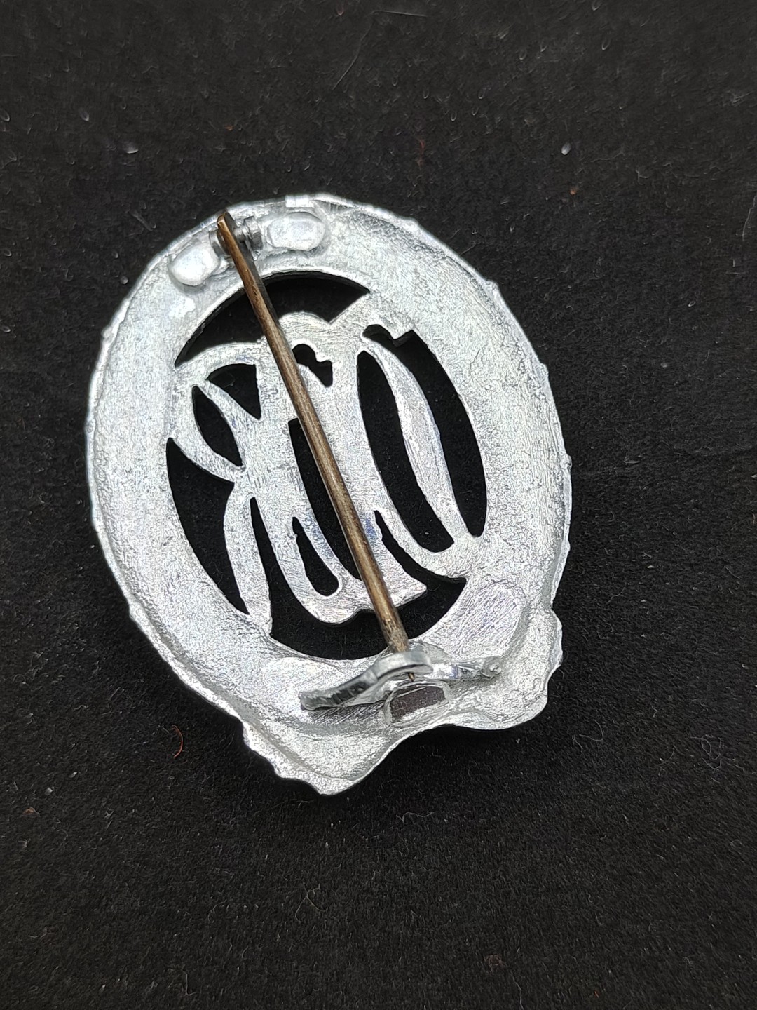 全场0元起拍 第51期 咸鱼国勋章拍卖专场 4月30日（周日）下午6：00开始 银级东德体能章