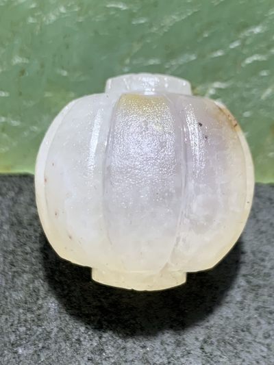 精美亚光满冰飘战国红玛瑙手工雕刻南瓜灯笼珠一颗！ 精美亚光满冰飘战国红玛瑙手工雕刻南瓜灯笼珠一颗！