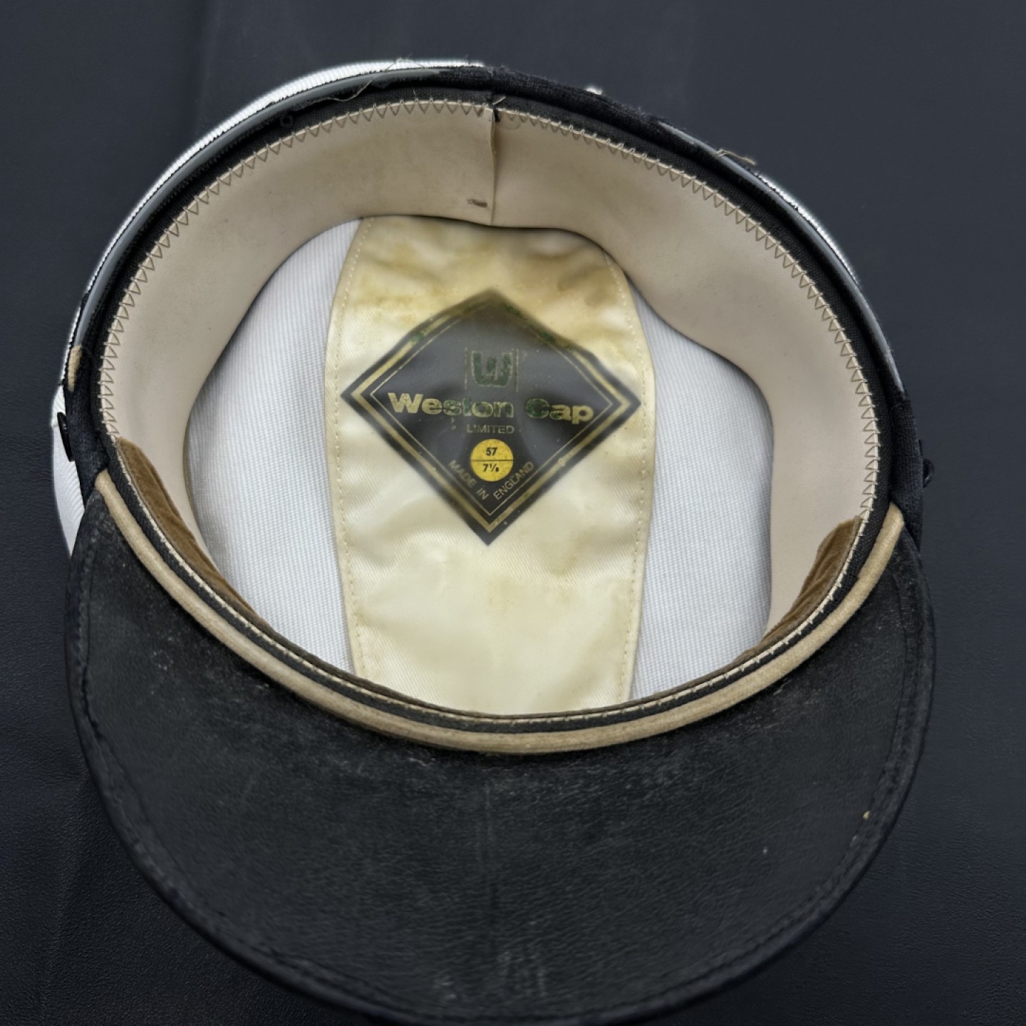 勋章奖章交易所，4月30日拍卖 英国皇家海军校官军帽，57cm码